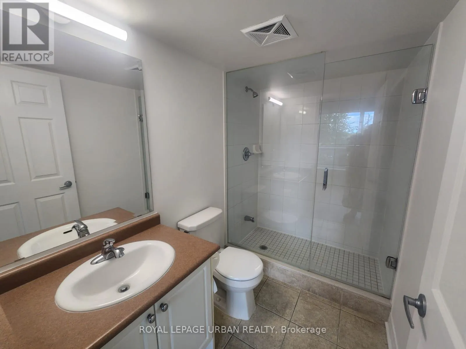 211 - 60 FAIRFAX CRESCENT