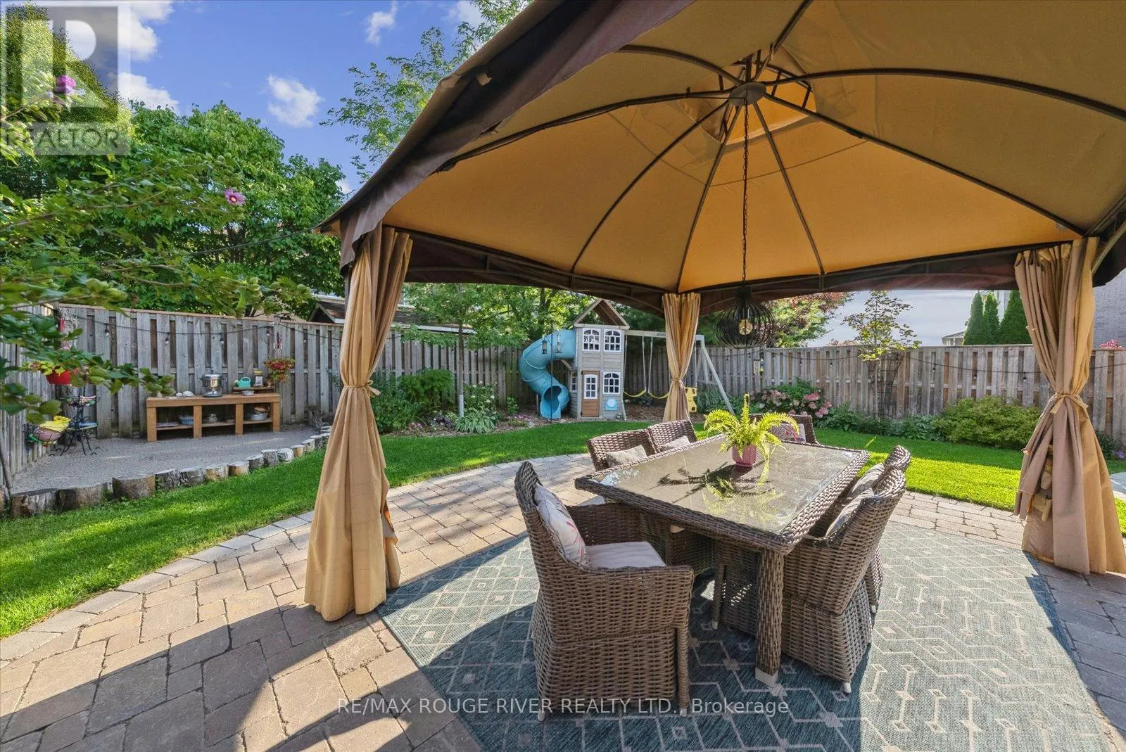 11 HELSTON CRESCENT S