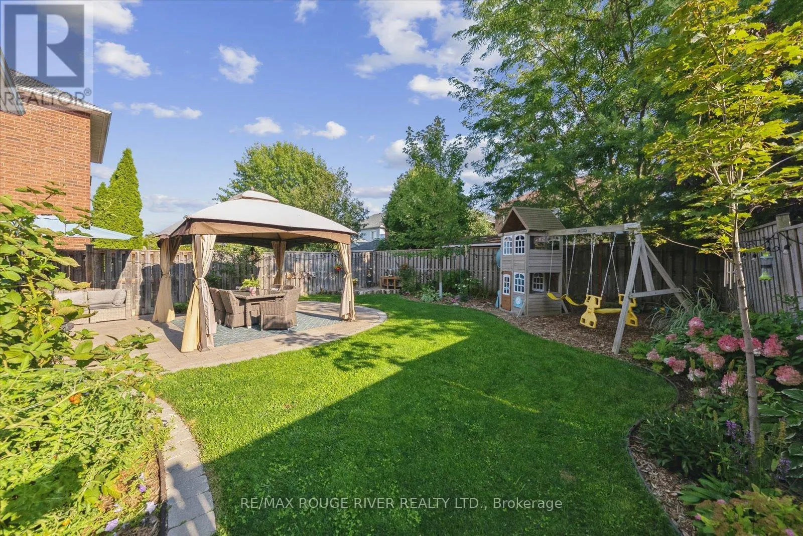 11 HELSTON CRESCENT S