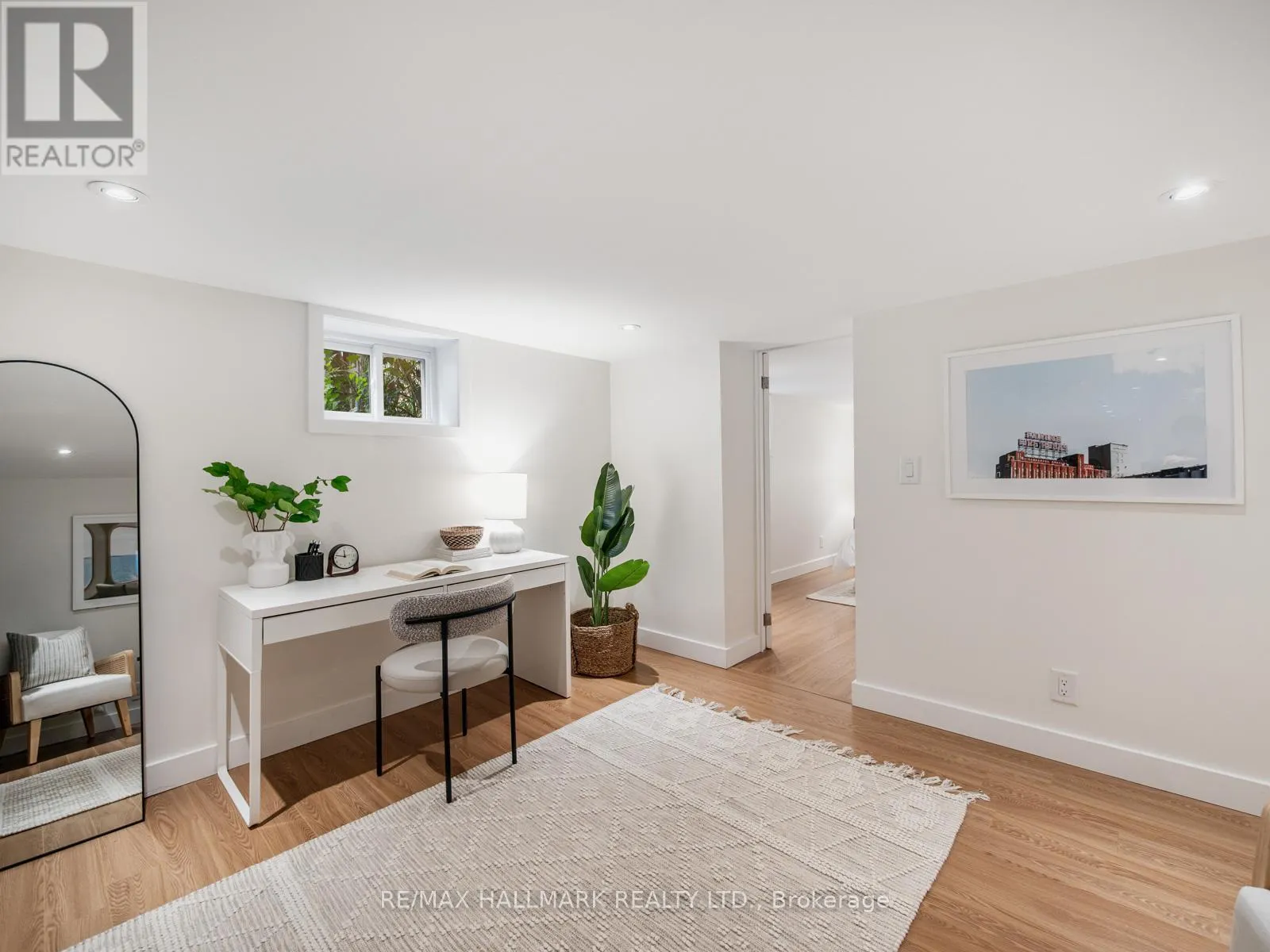 21 FAIRFAX CRESCENT
