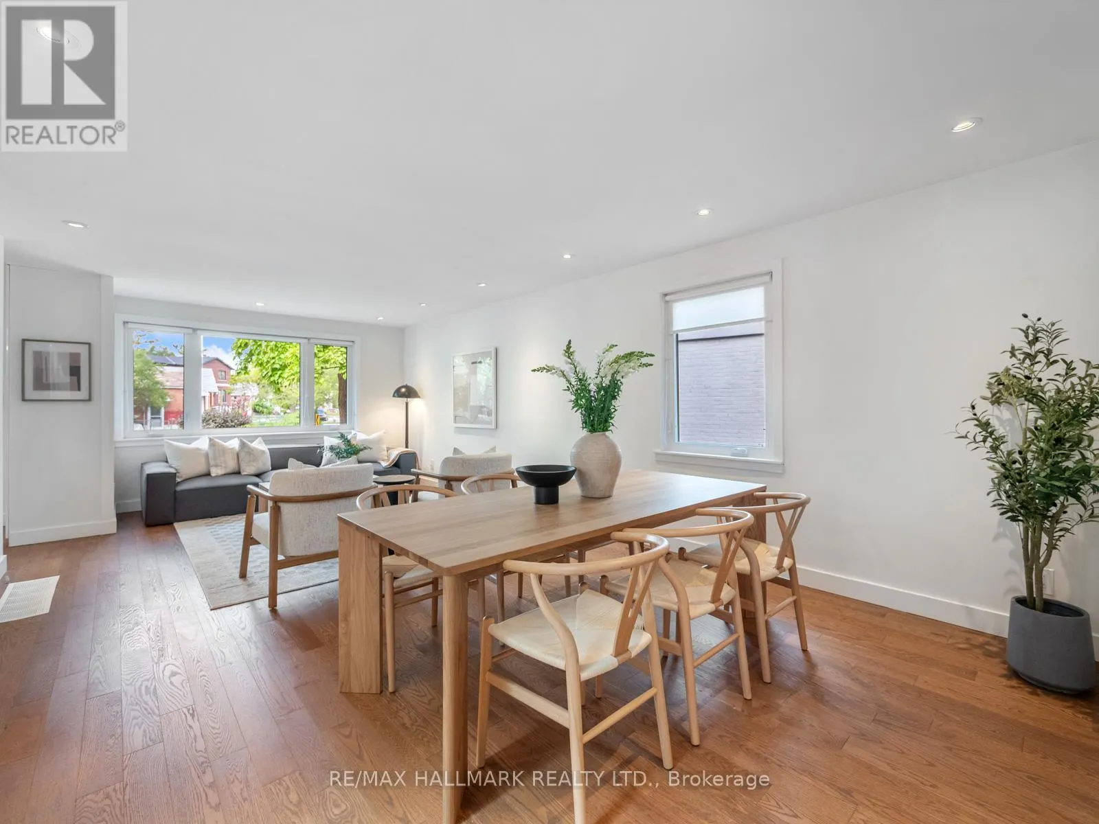 21 FAIRFAX CRESCENT