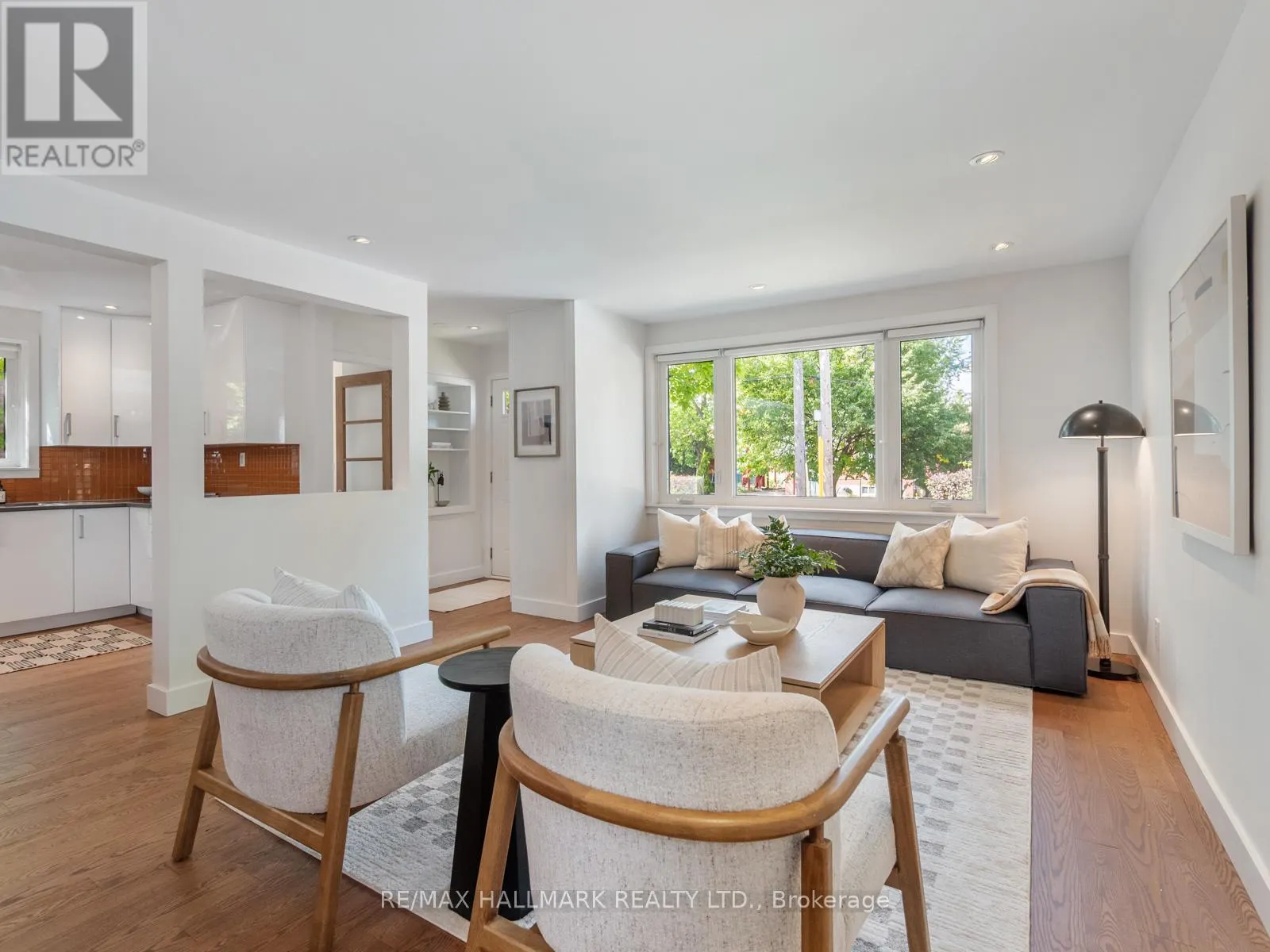 21 FAIRFAX CRESCENT