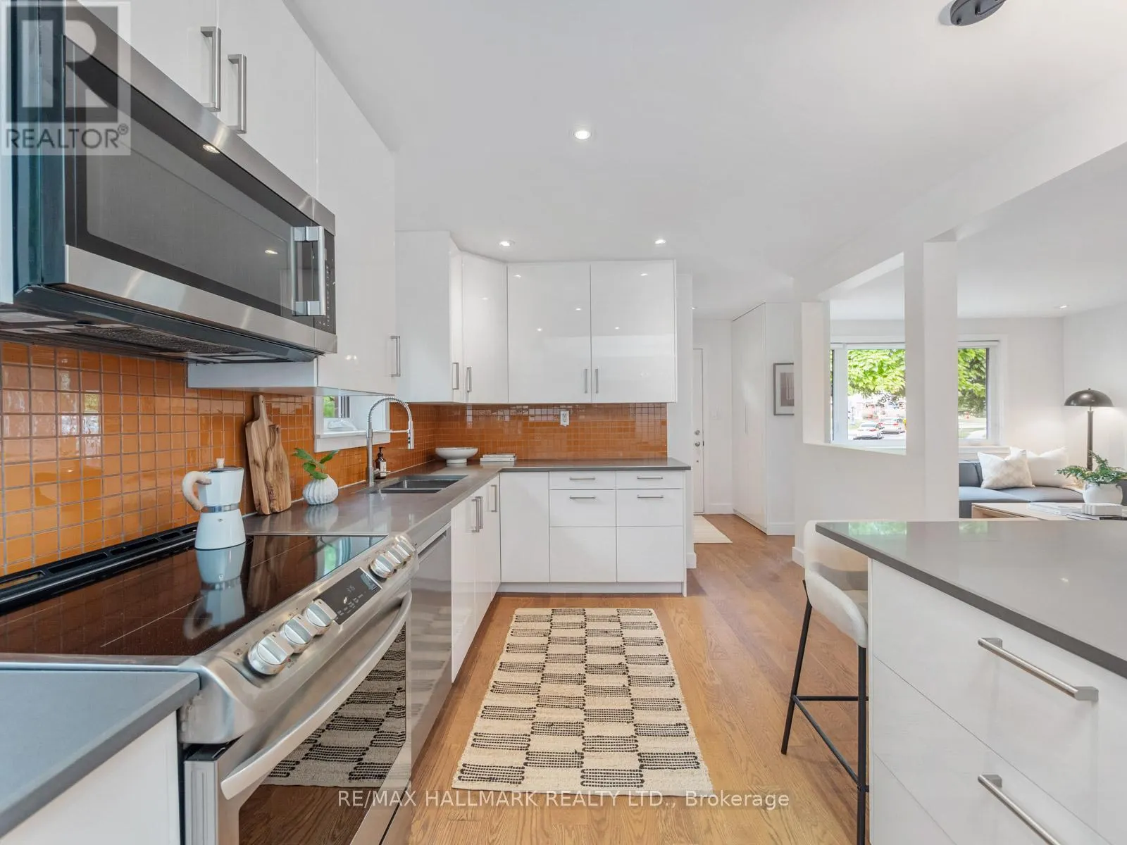 21 FAIRFAX CRESCENT