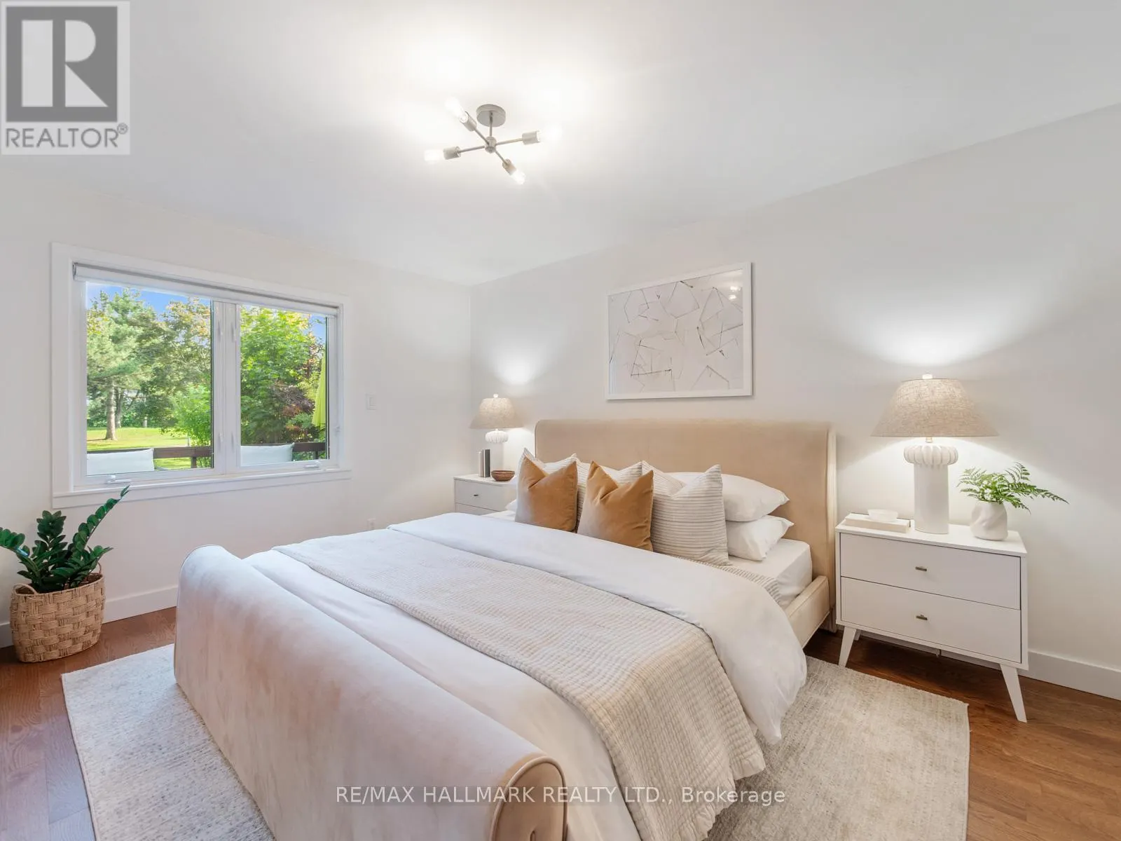 21 FAIRFAX CRESCENT