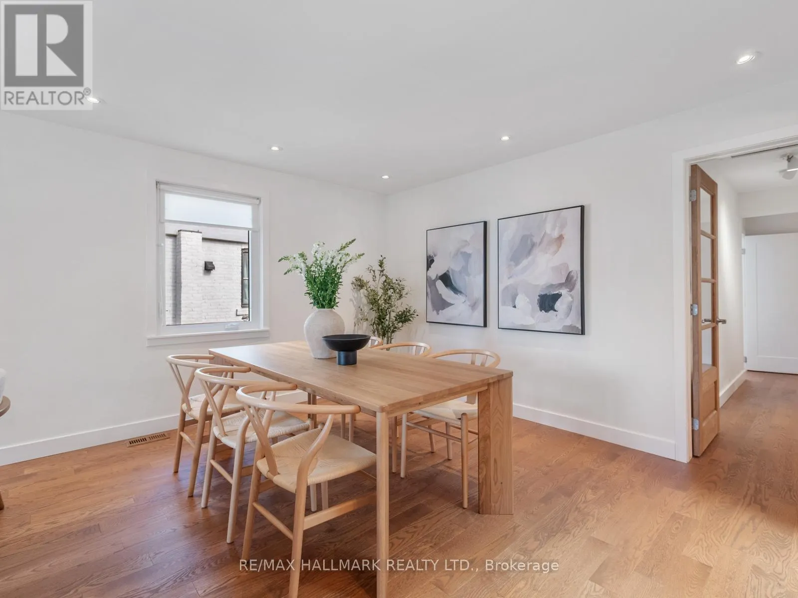 21 FAIRFAX CRESCENT