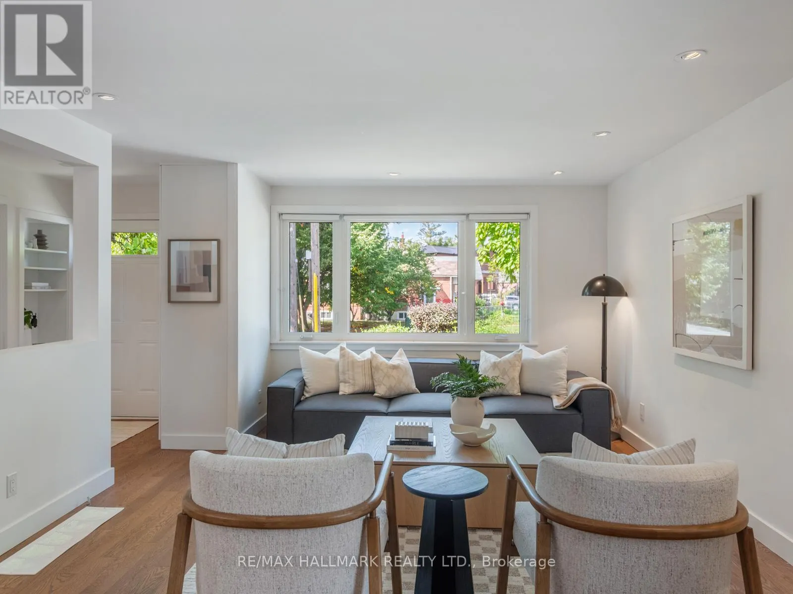 21 FAIRFAX CRESCENT