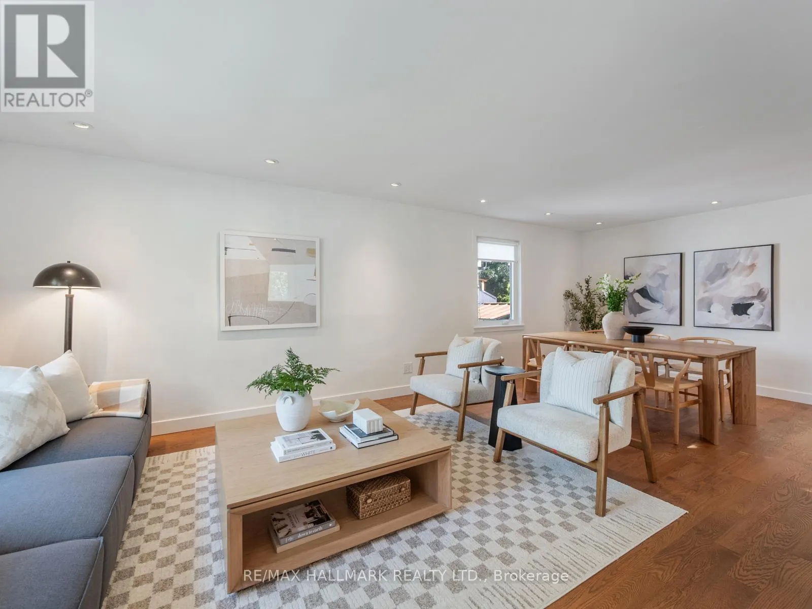 21 FAIRFAX CRESCENT