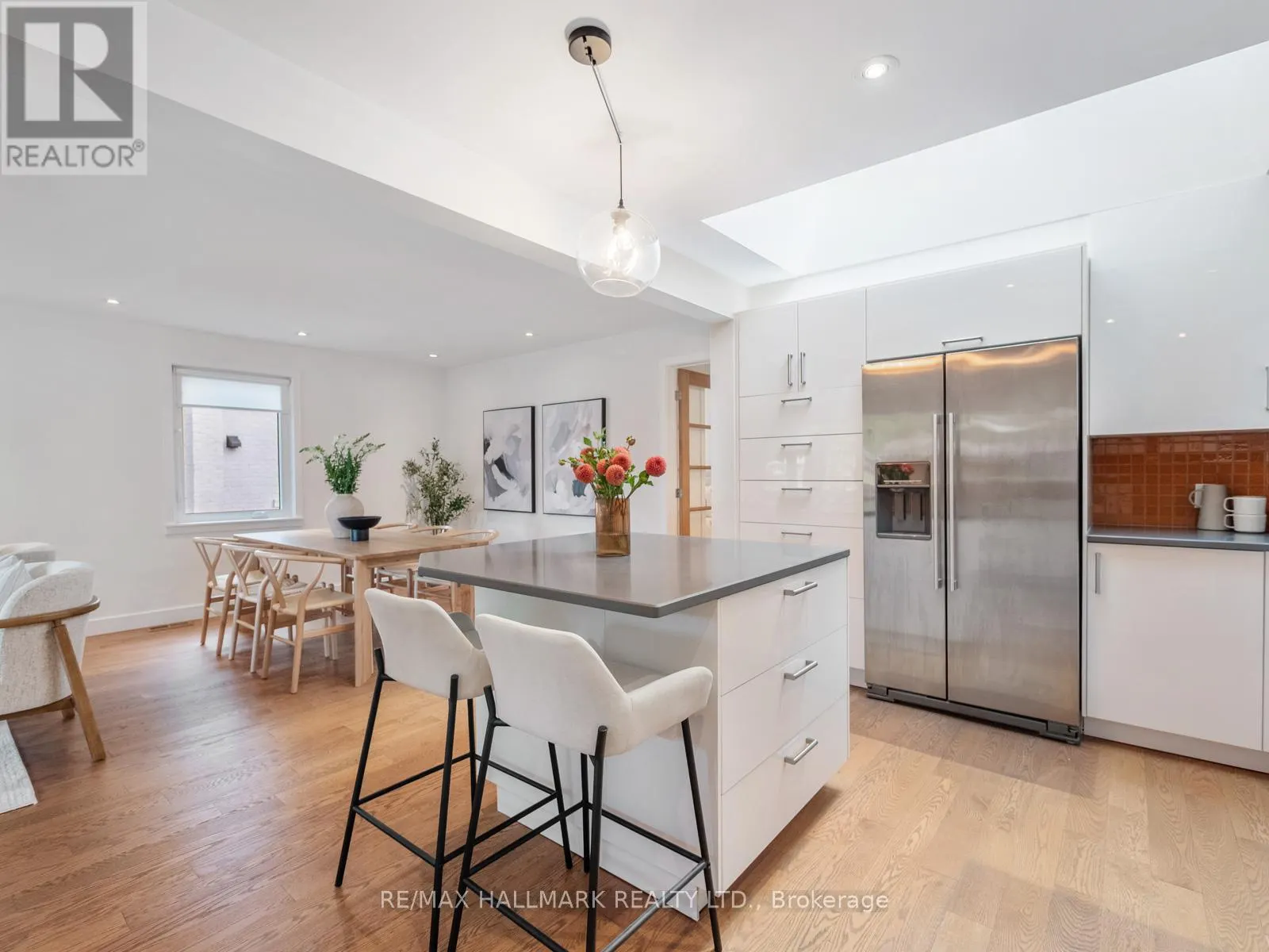 21 FAIRFAX CRESCENT