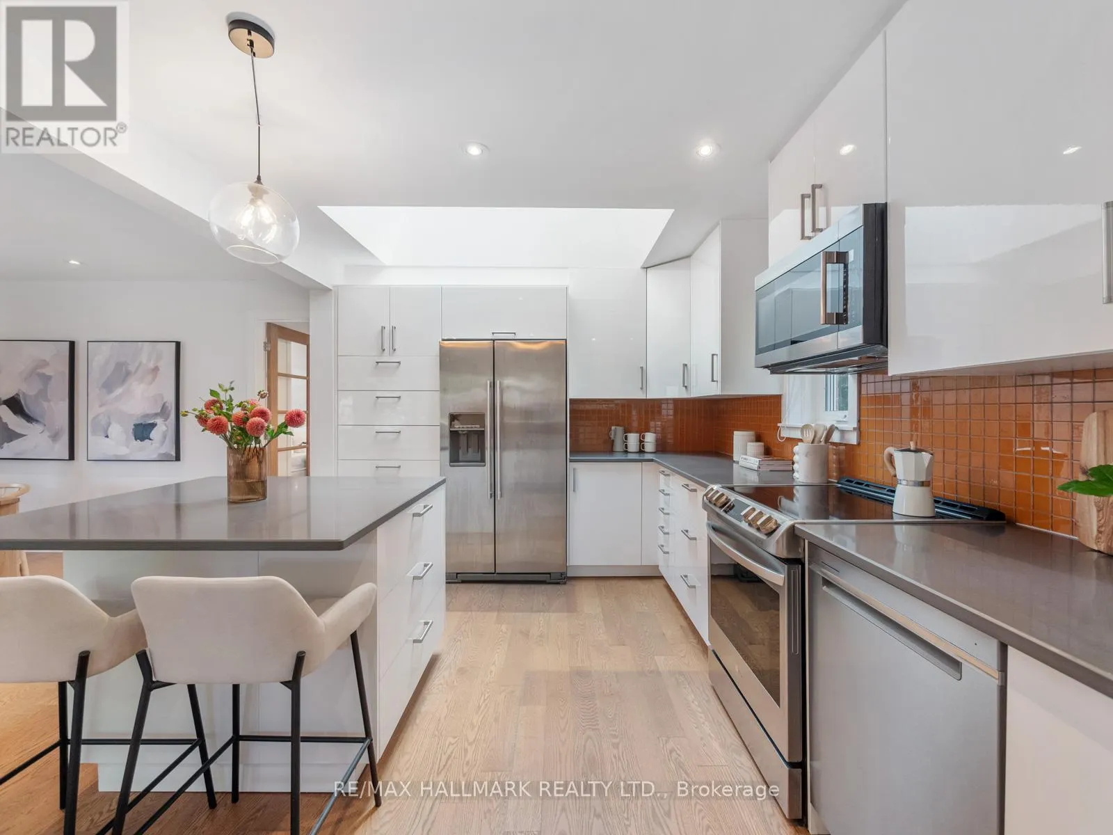 21 FAIRFAX CRESCENT