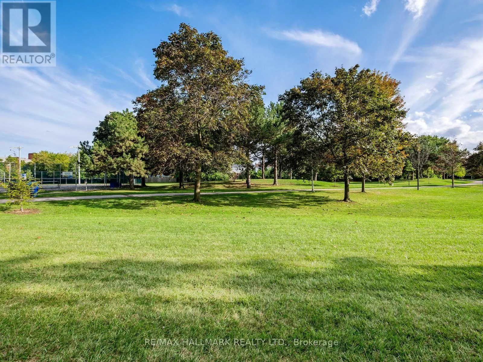 21 FAIRFAX CRESCENT