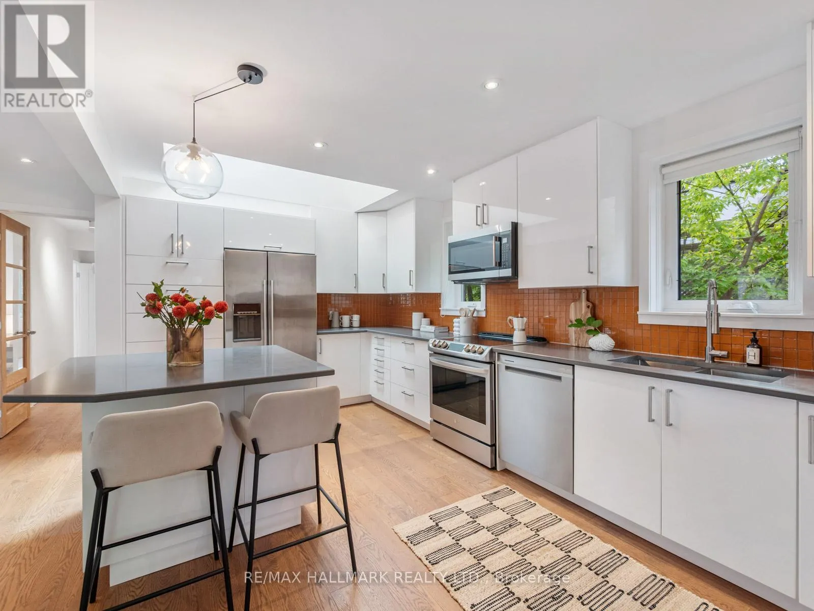 21 FAIRFAX CRESCENT