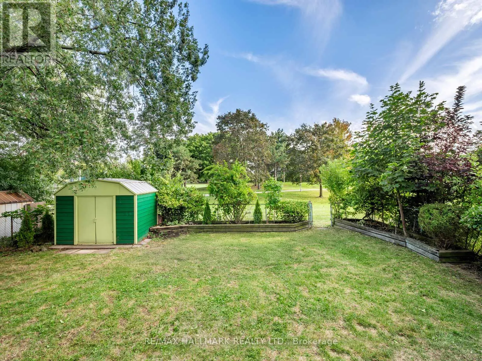 21 FAIRFAX CRESCENT
