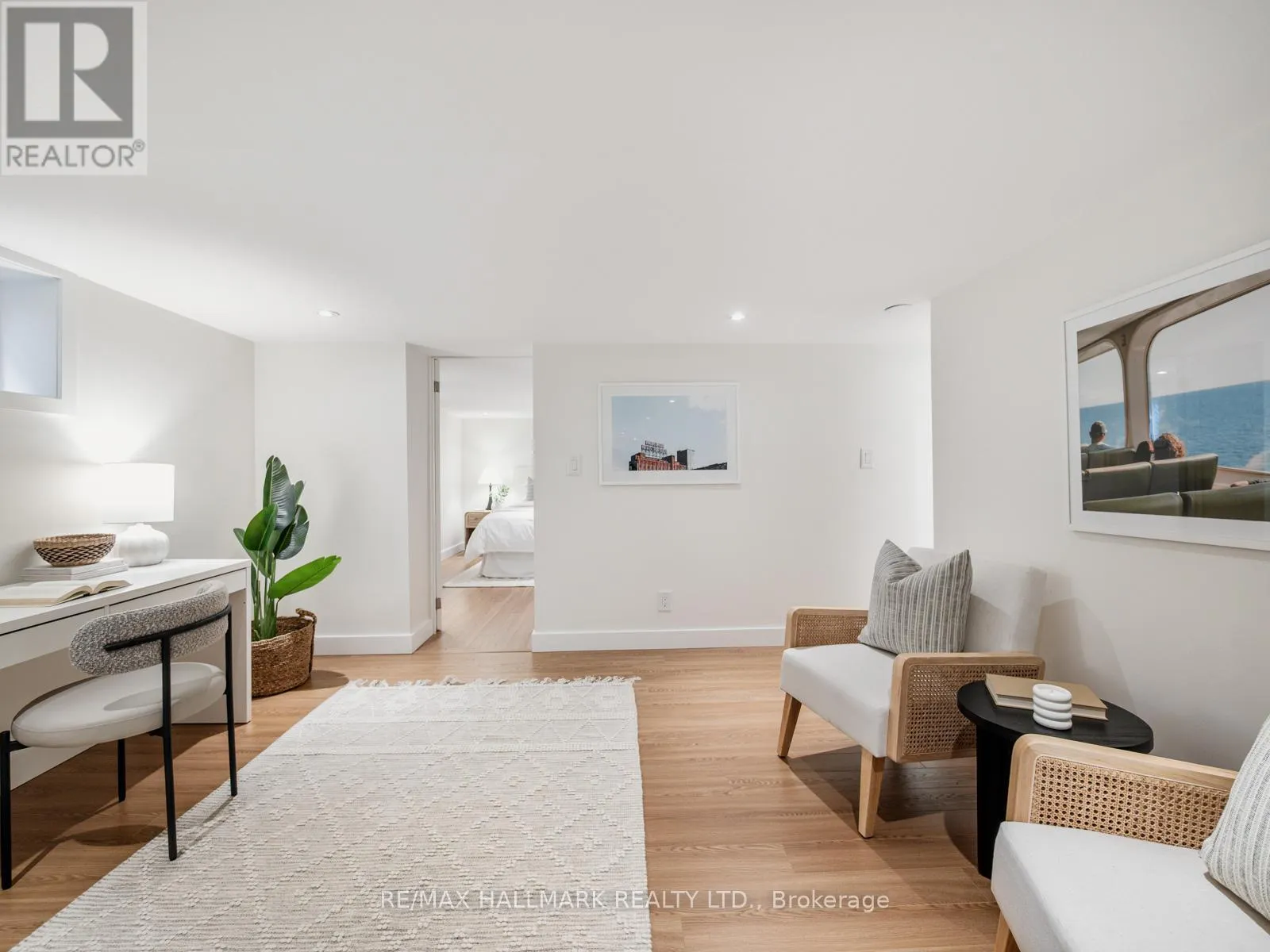 21 FAIRFAX CRESCENT