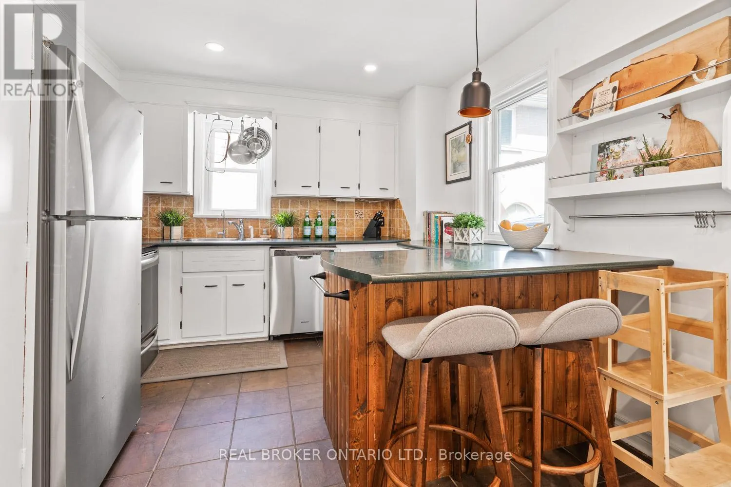 39 VANBRUGH AVENUE