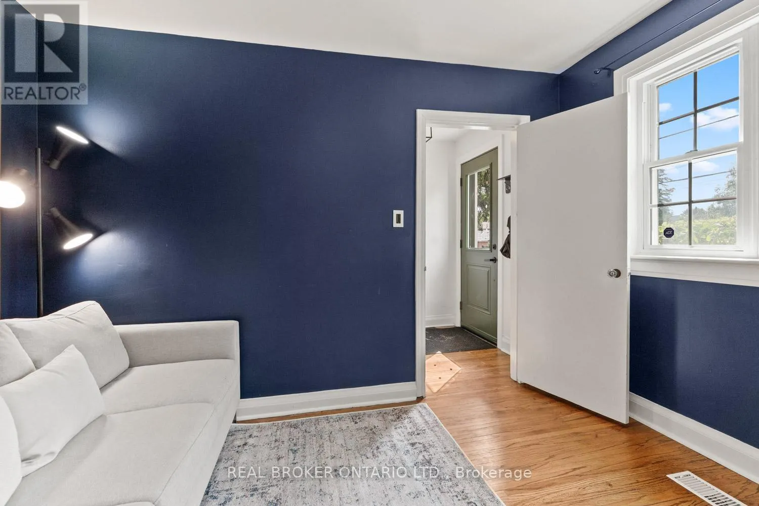 39 VANBRUGH AVENUE