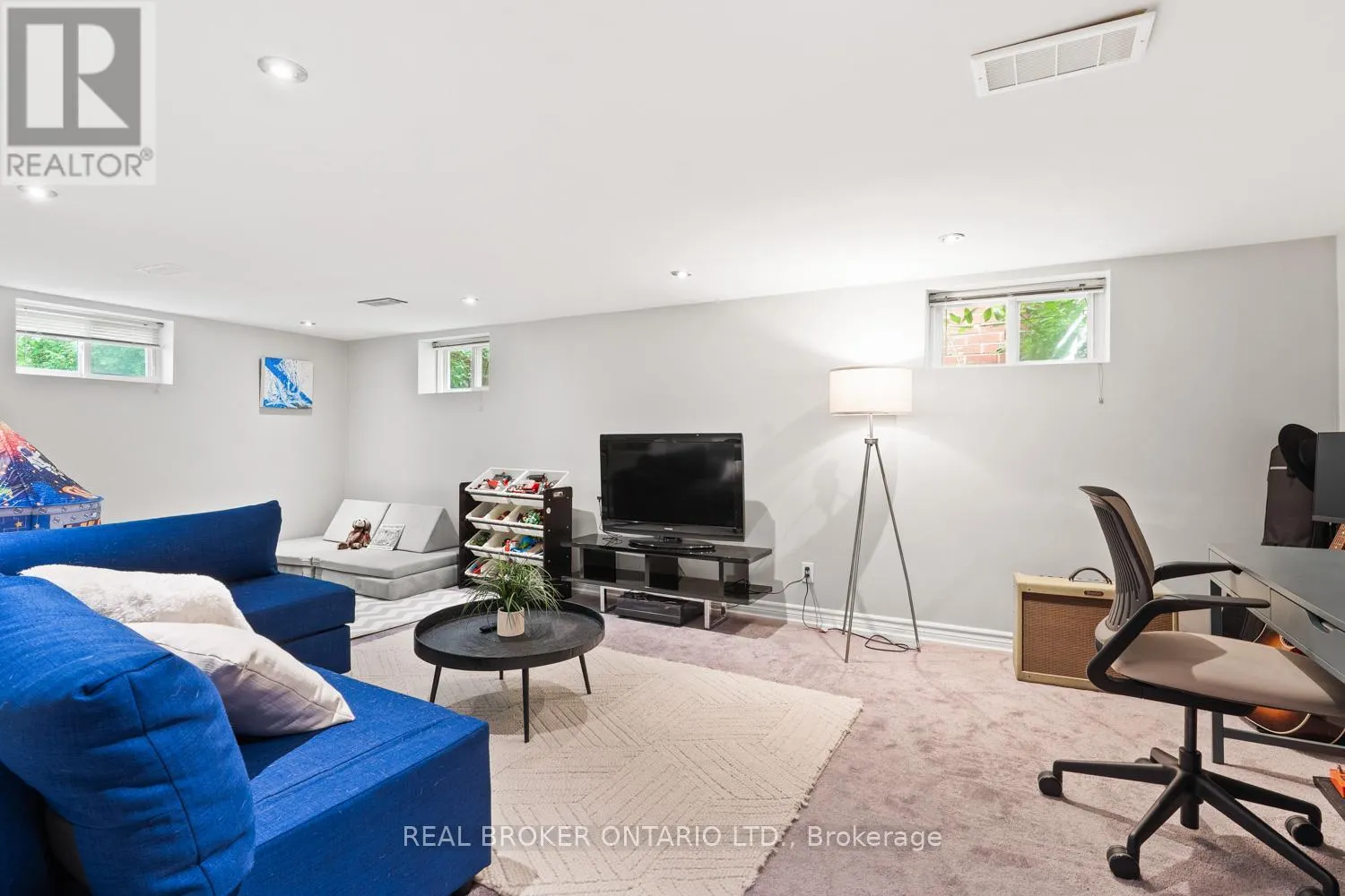 39 VANBRUGH AVENUE