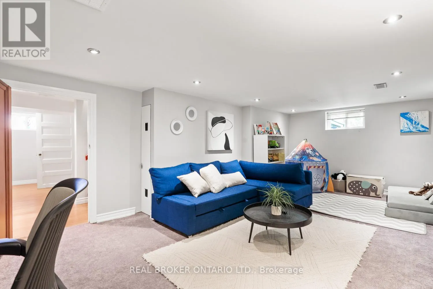 39 VANBRUGH AVENUE