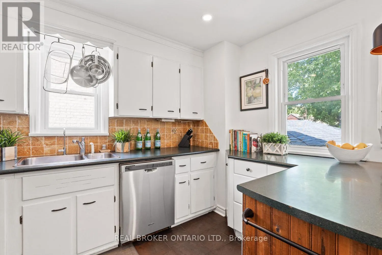 39 VANBRUGH AVENUE