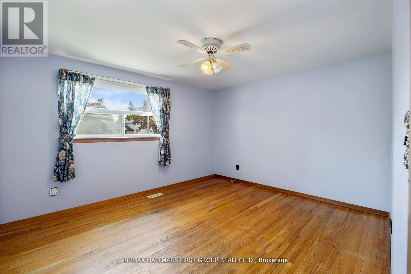 20 LAMBARD CRESCENT