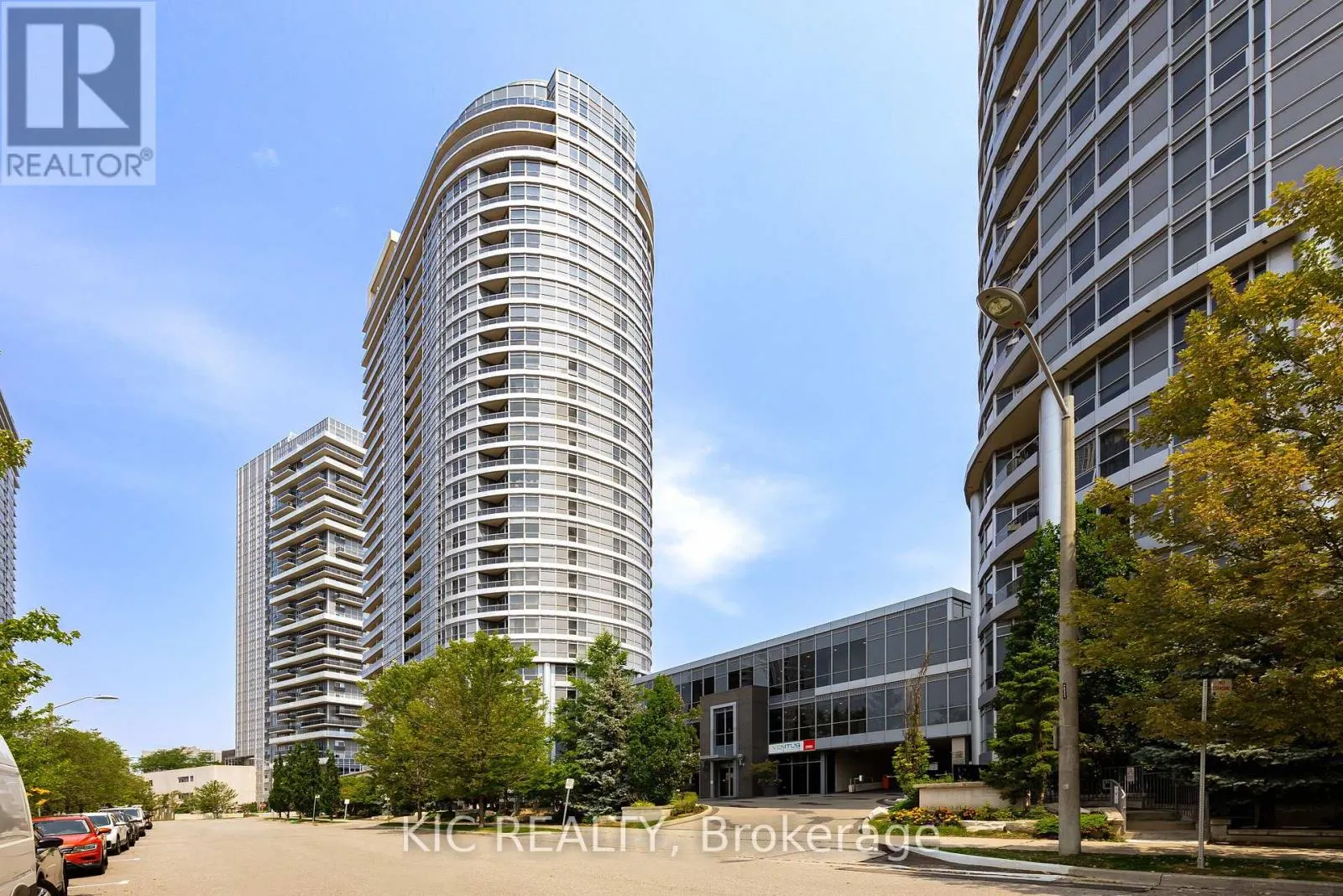 2312 - 181 VILLAGE GREEN SQUARE