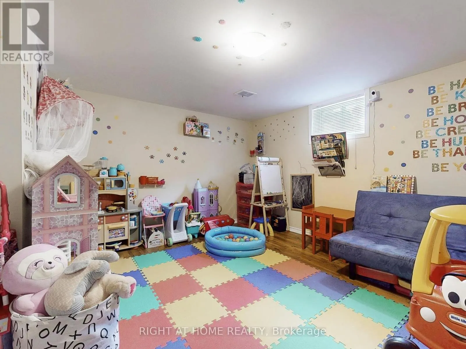 120 MARCHINGTON CIRCLE