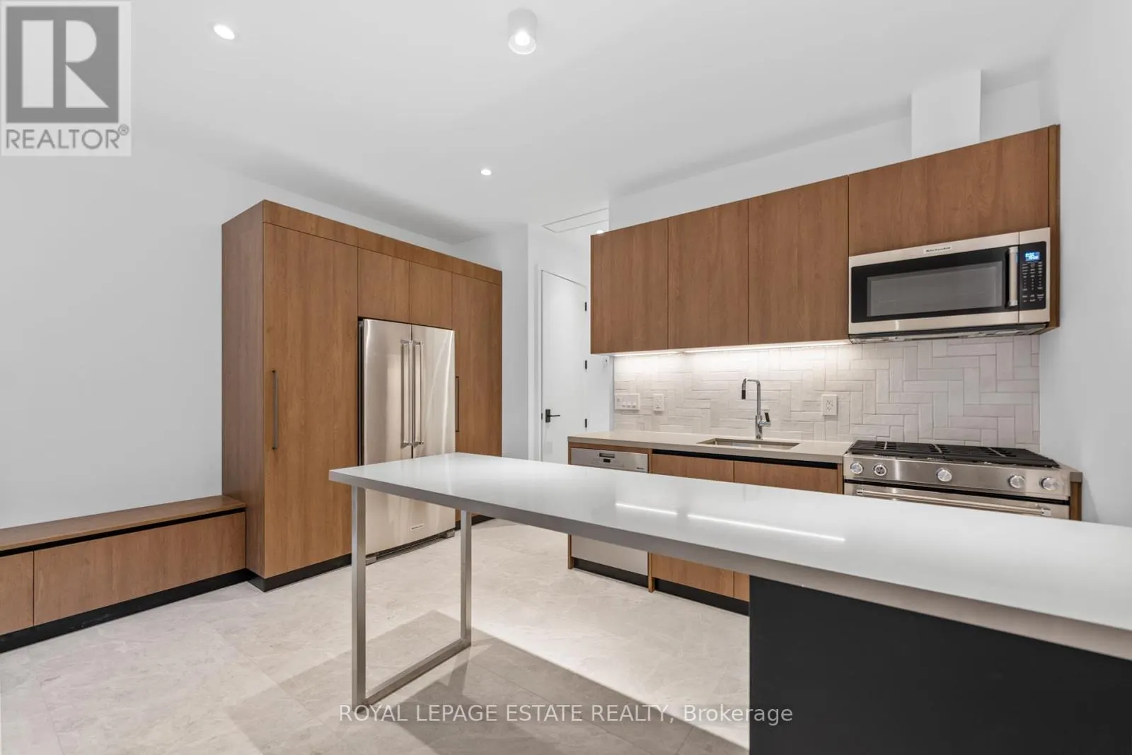 LOWER UNIT - 51 MACLEAN AVENUE