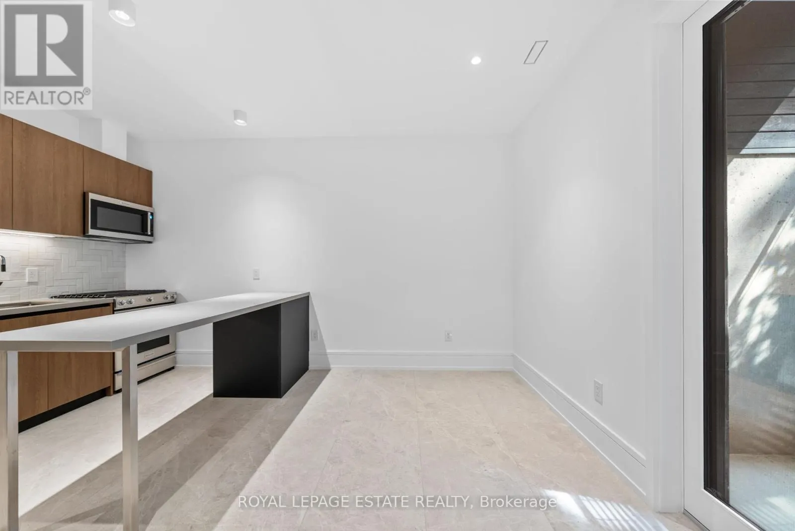 LOWER UNIT - 51 MACLEAN AVENUE