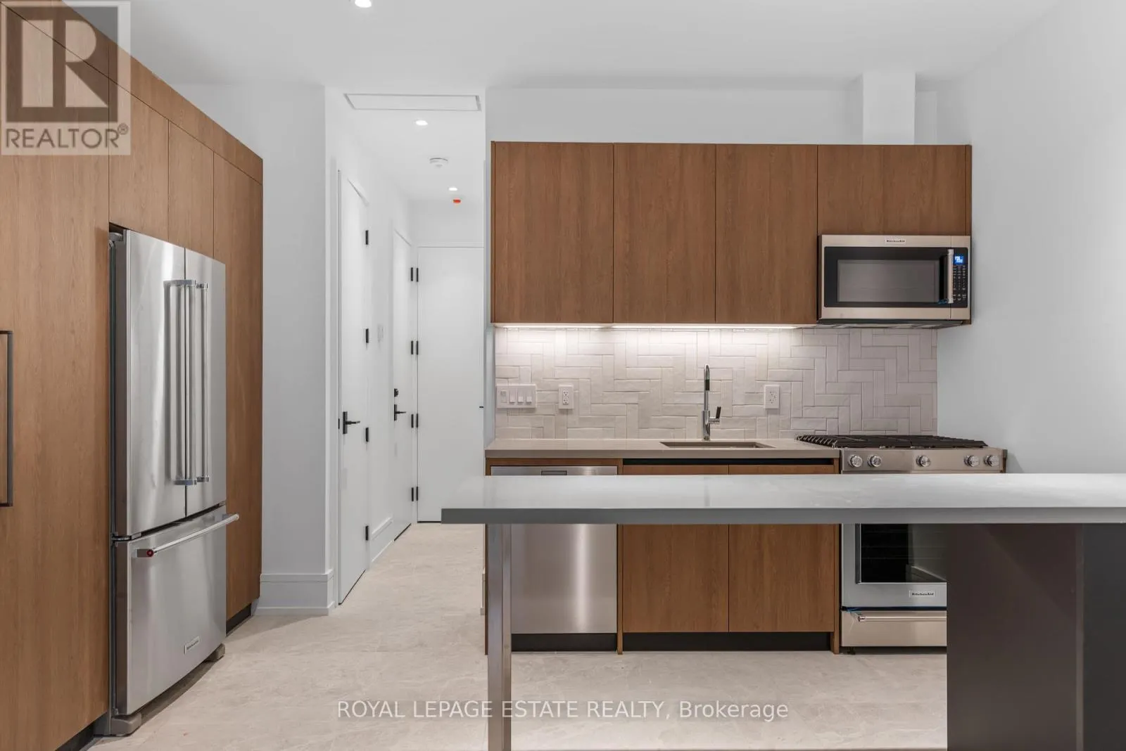 LOWER UNIT - 51 MACLEAN AVENUE