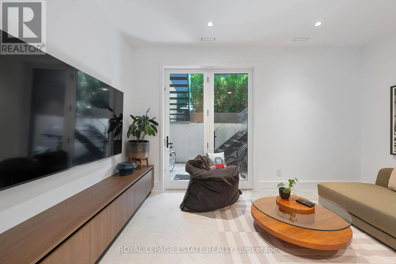 LOWER UNIT - 51 MACLEAN AVENUE