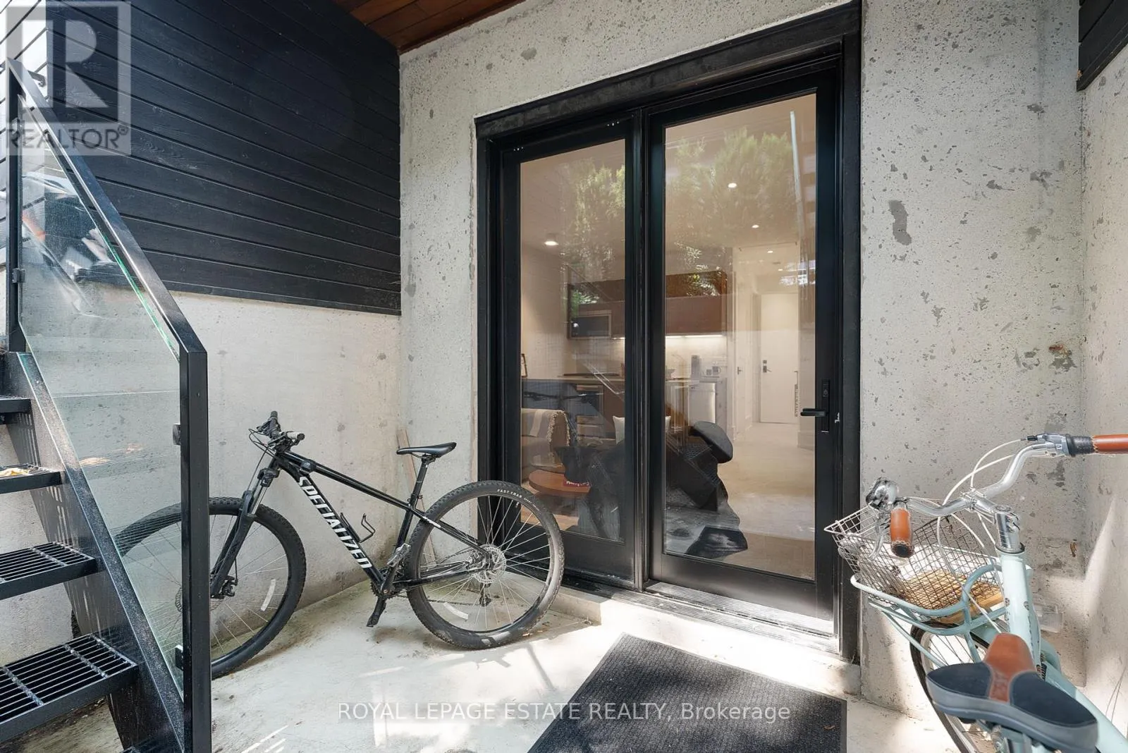 LOWER UNIT - 51 MACLEAN AVENUE
