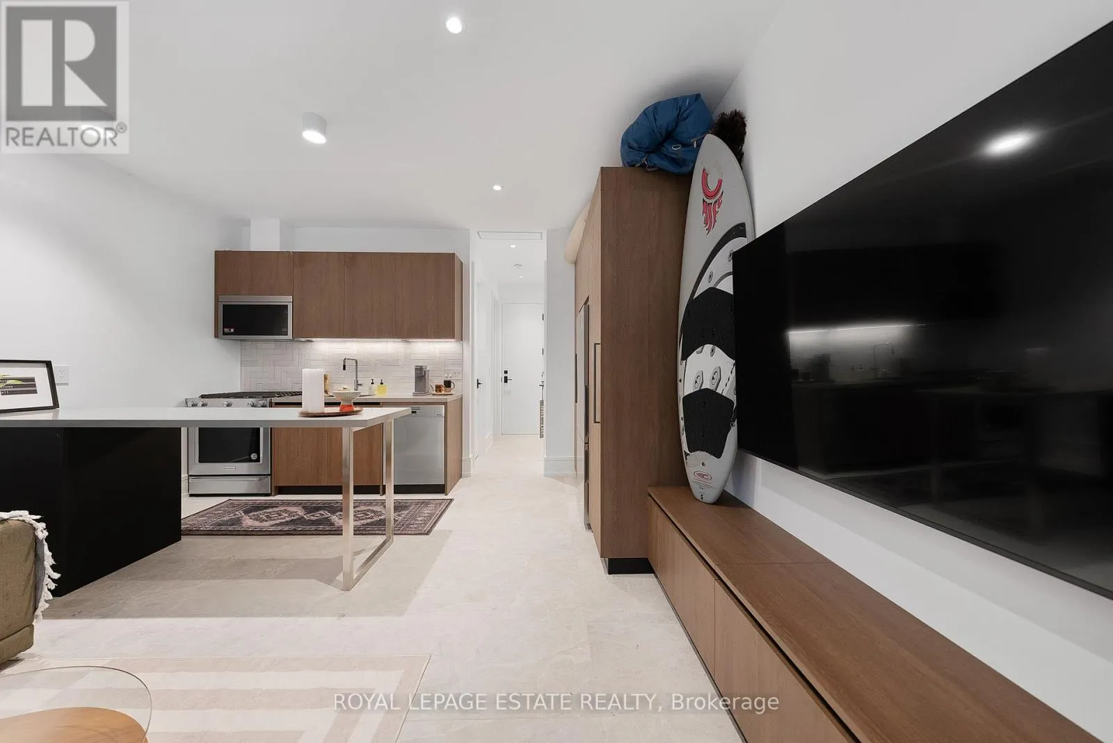 LOWER UNIT - 51 MACLEAN AVENUE