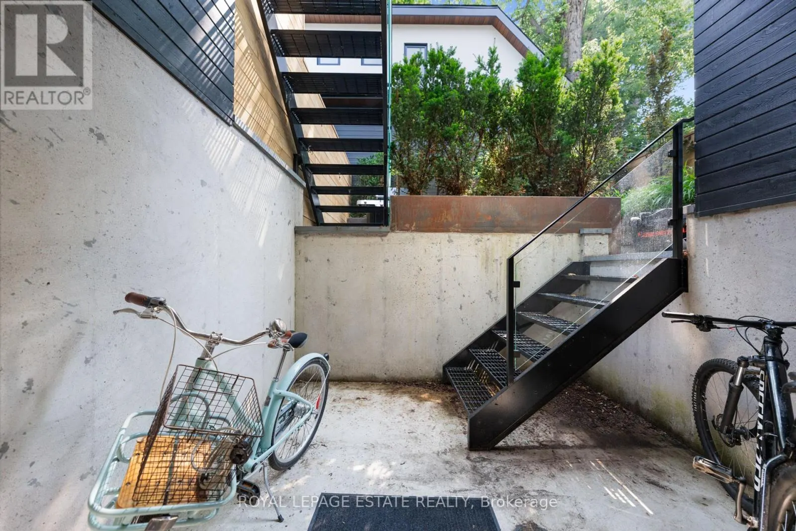 LOWER UNIT - 51 MACLEAN AVENUE