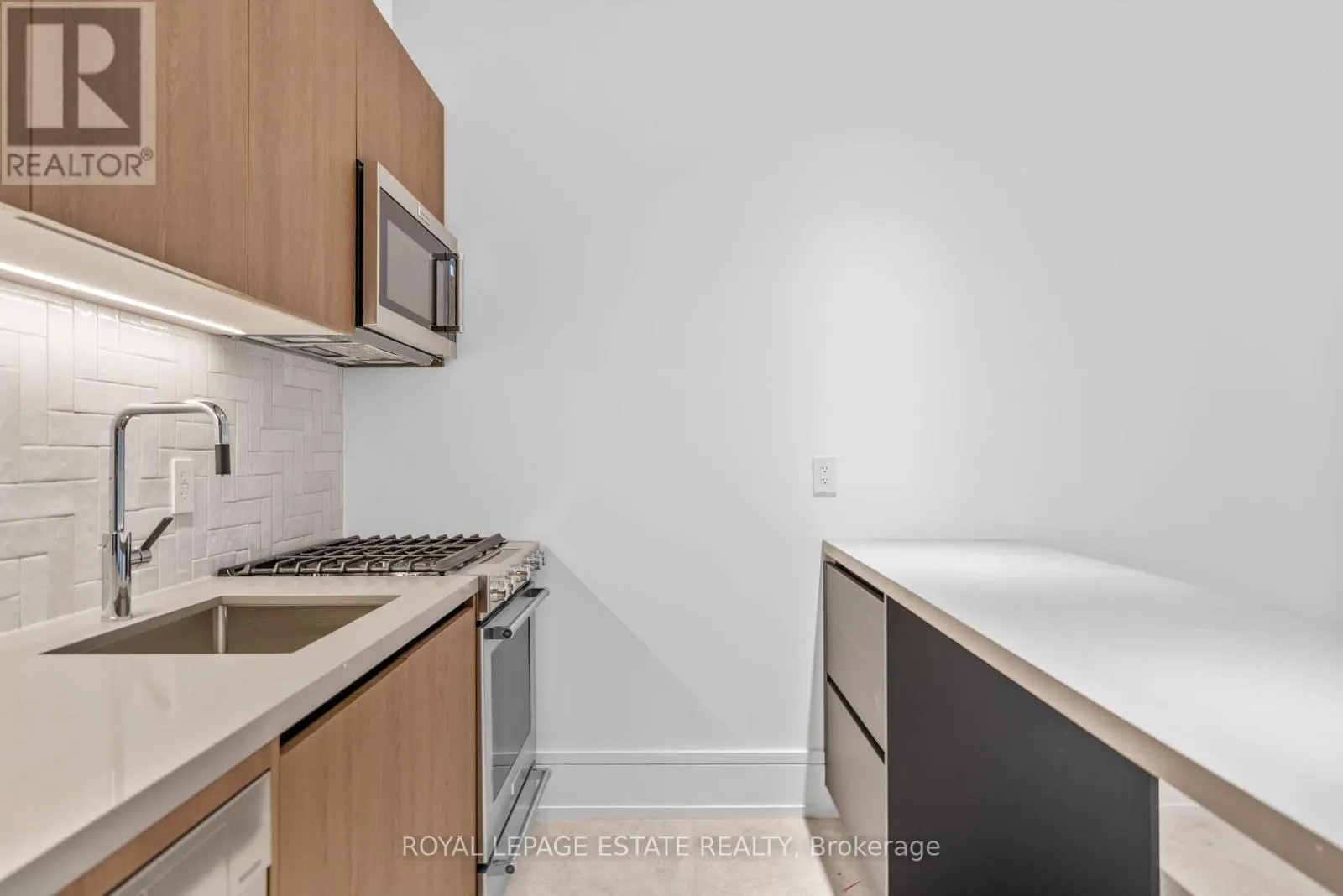 LOWER UNIT - 51 MACLEAN AVENUE