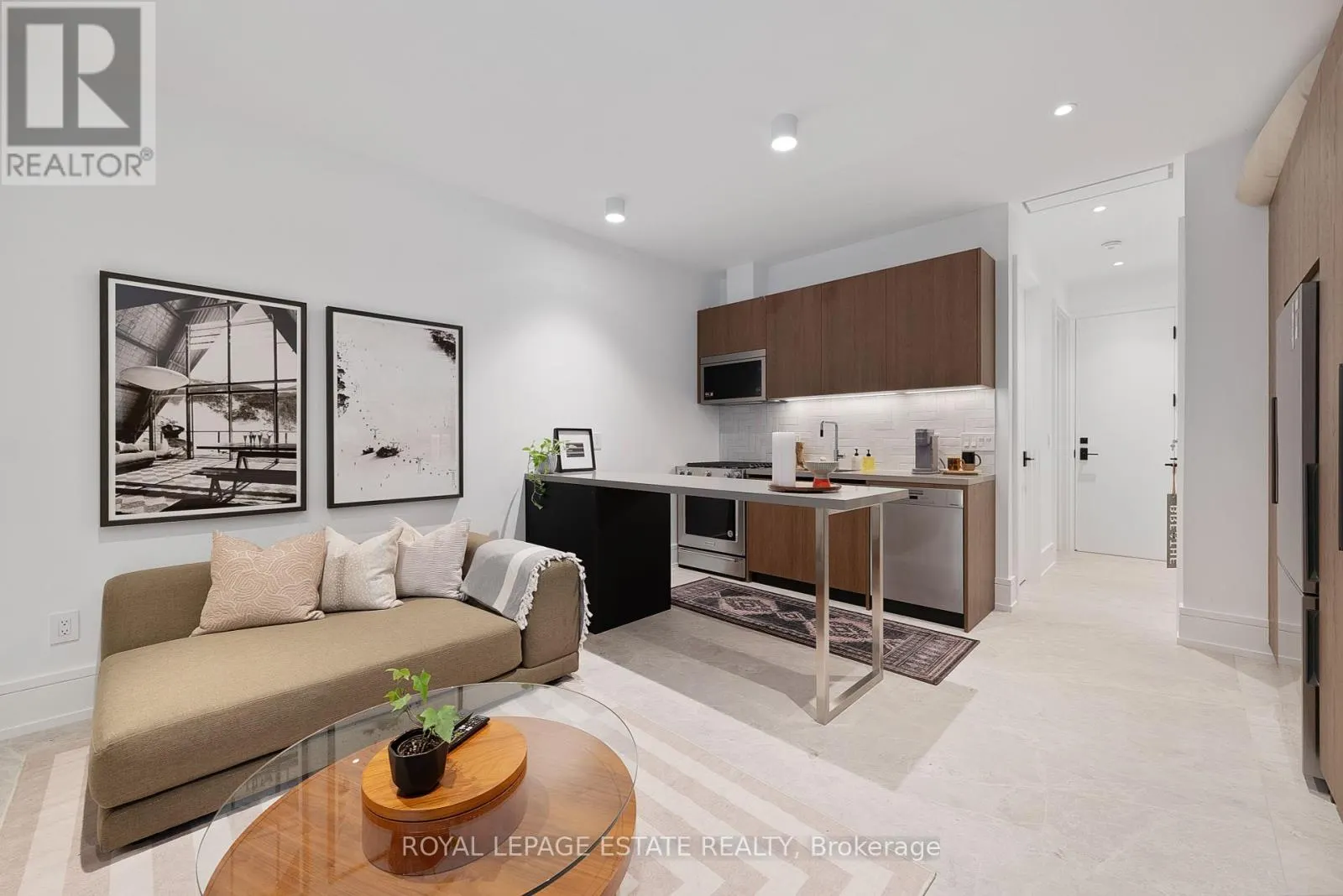 LOWER UNIT - 51 MACLEAN AVENUE