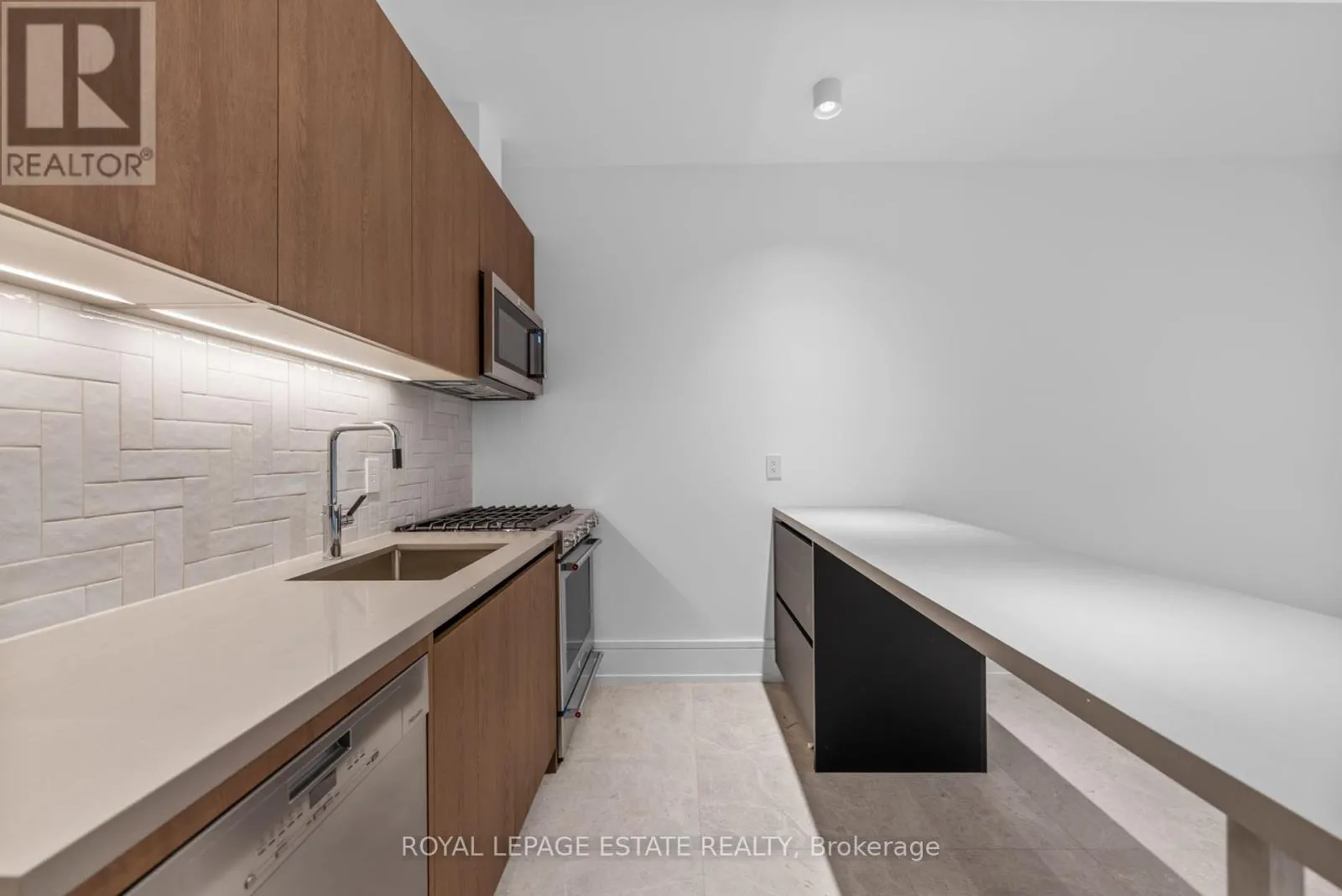 LOWER UNIT - 51 MACLEAN AVENUE