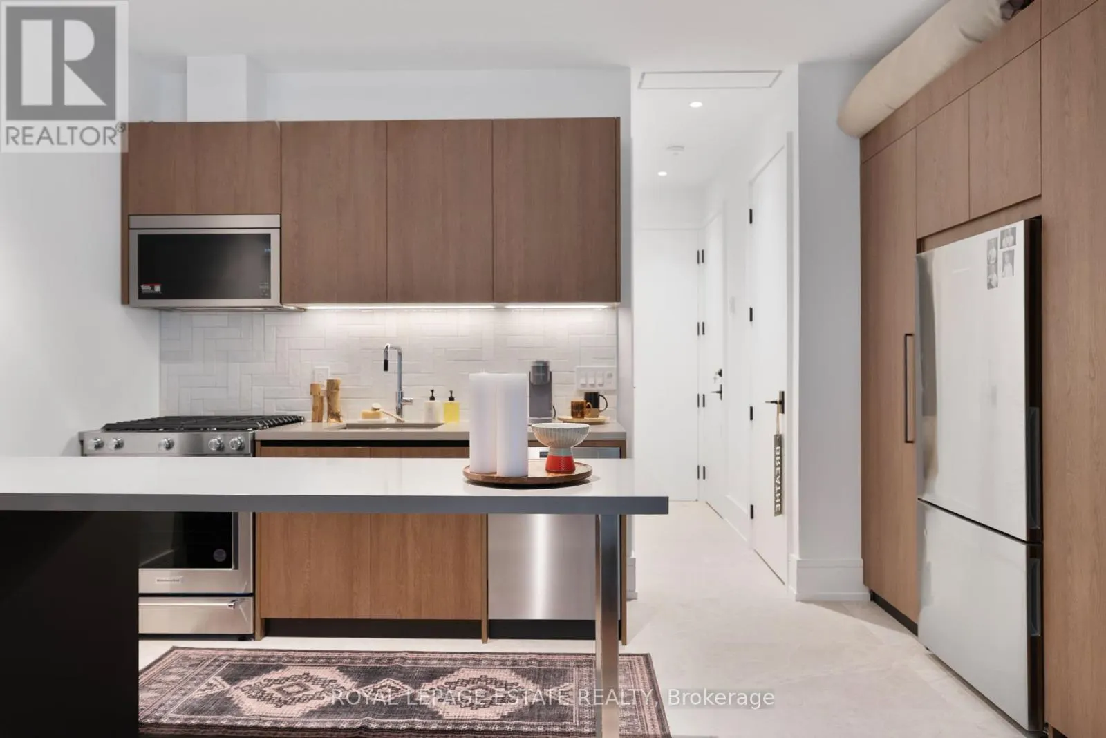 LOWER UNIT - 51 MACLEAN AVENUE