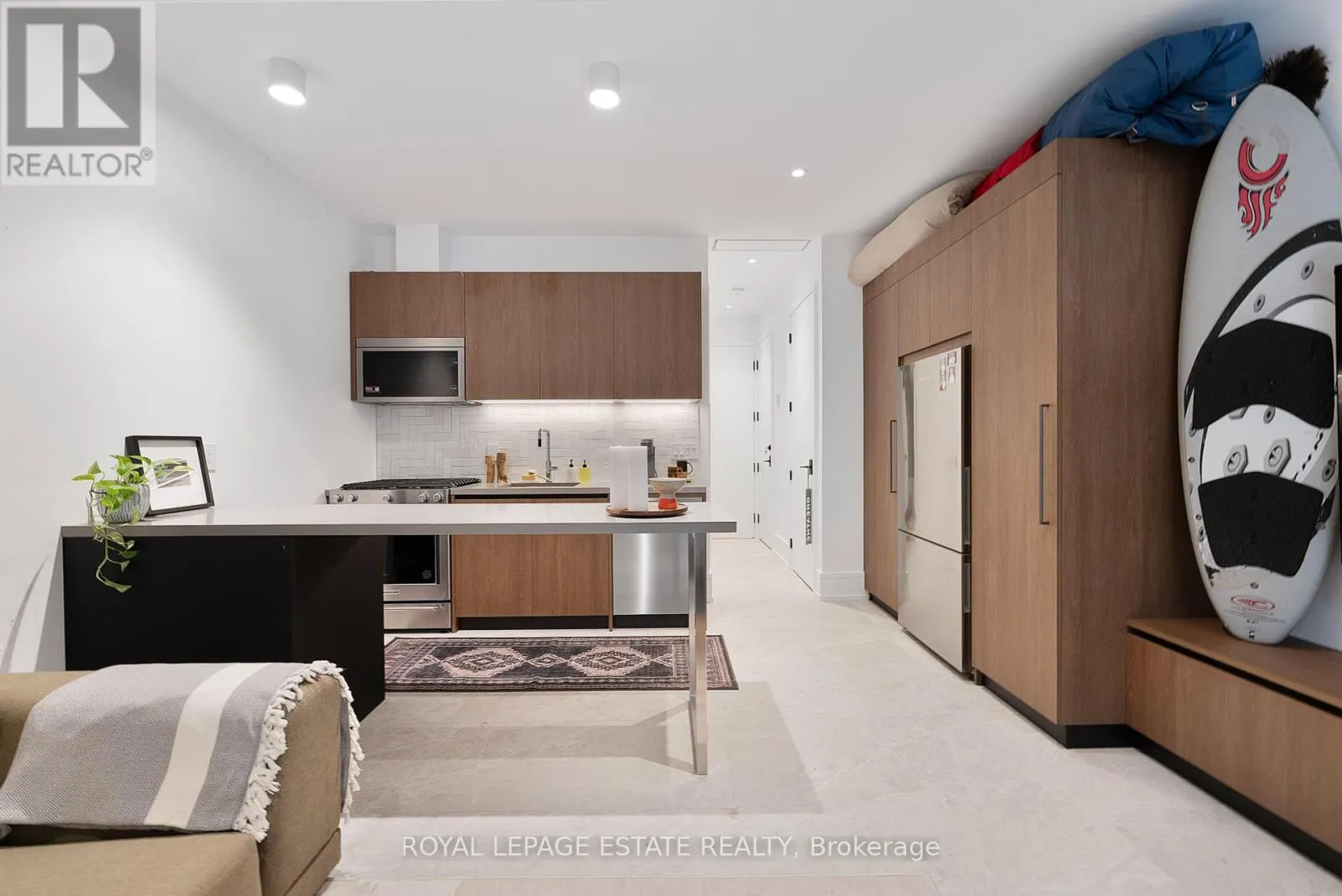 LOWER UNIT - 51 MACLEAN AVENUE