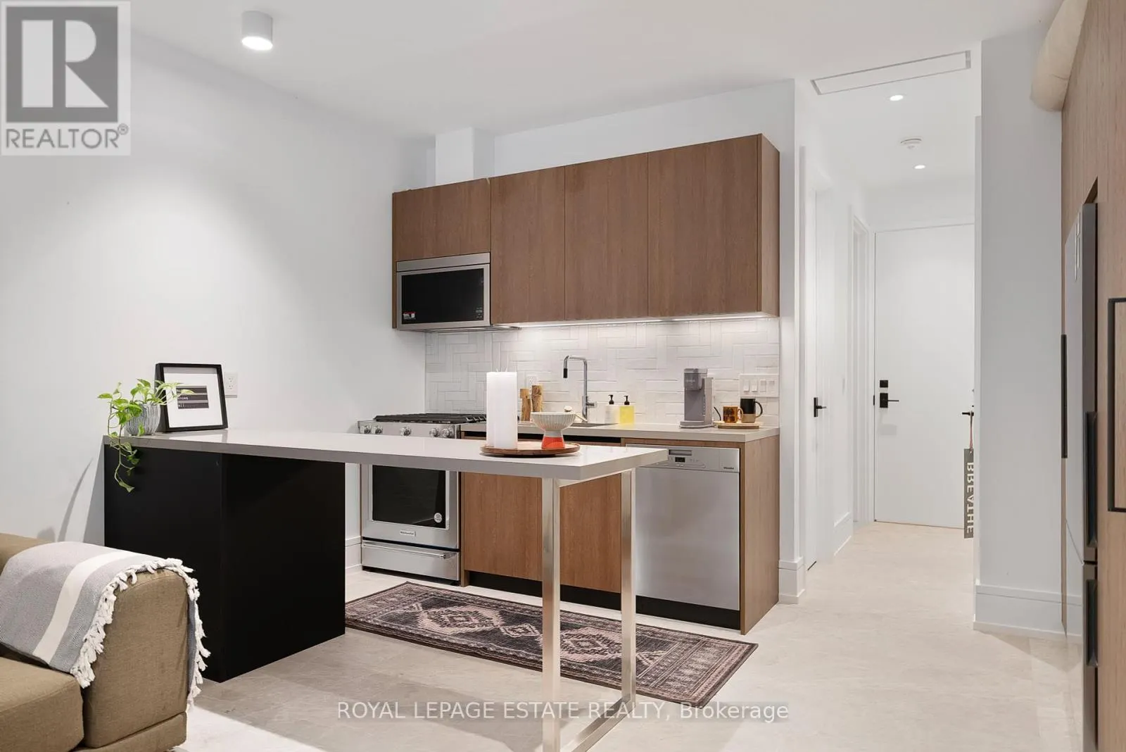 LOWER UNIT - 51 MACLEAN AVENUE