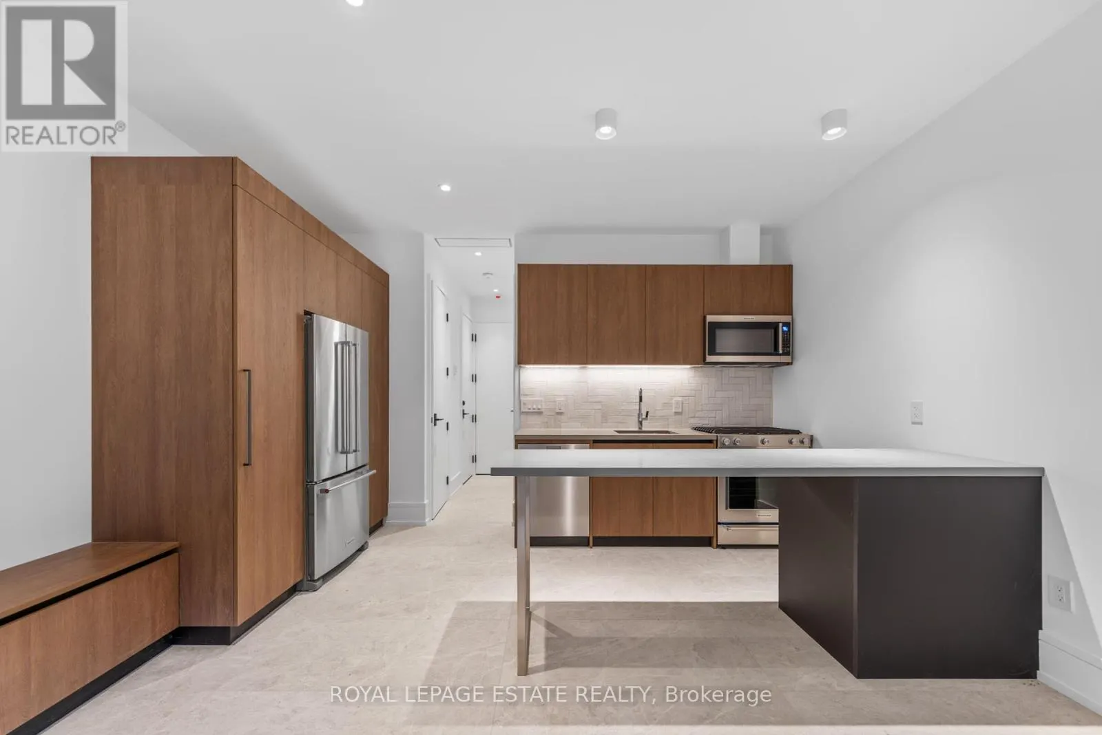 LOWER UNIT - 51 MACLEAN AVENUE