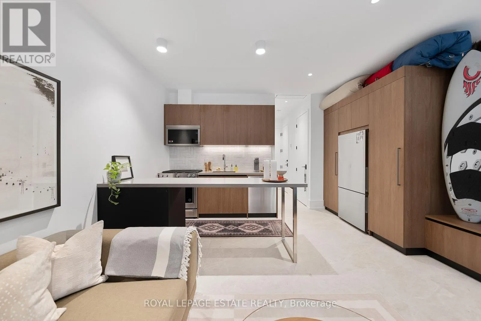 LOWER UNIT - 51 MACLEAN AVENUE