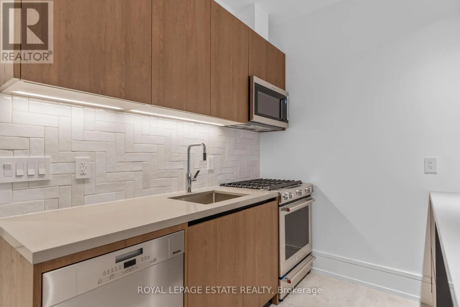 LOWER UNIT - 51 MACLEAN AVENUE