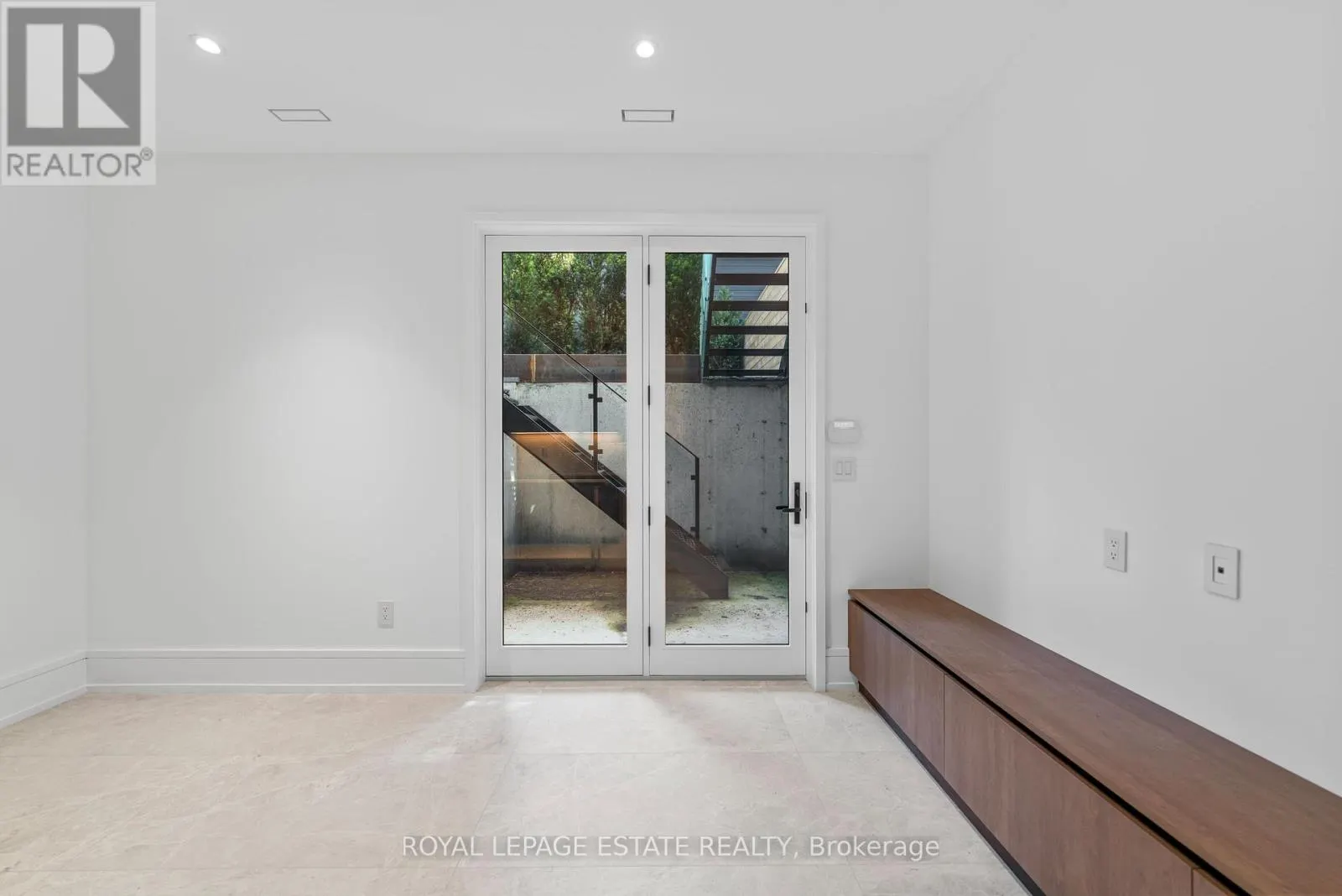 LOWER UNIT - 51 MACLEAN AVENUE