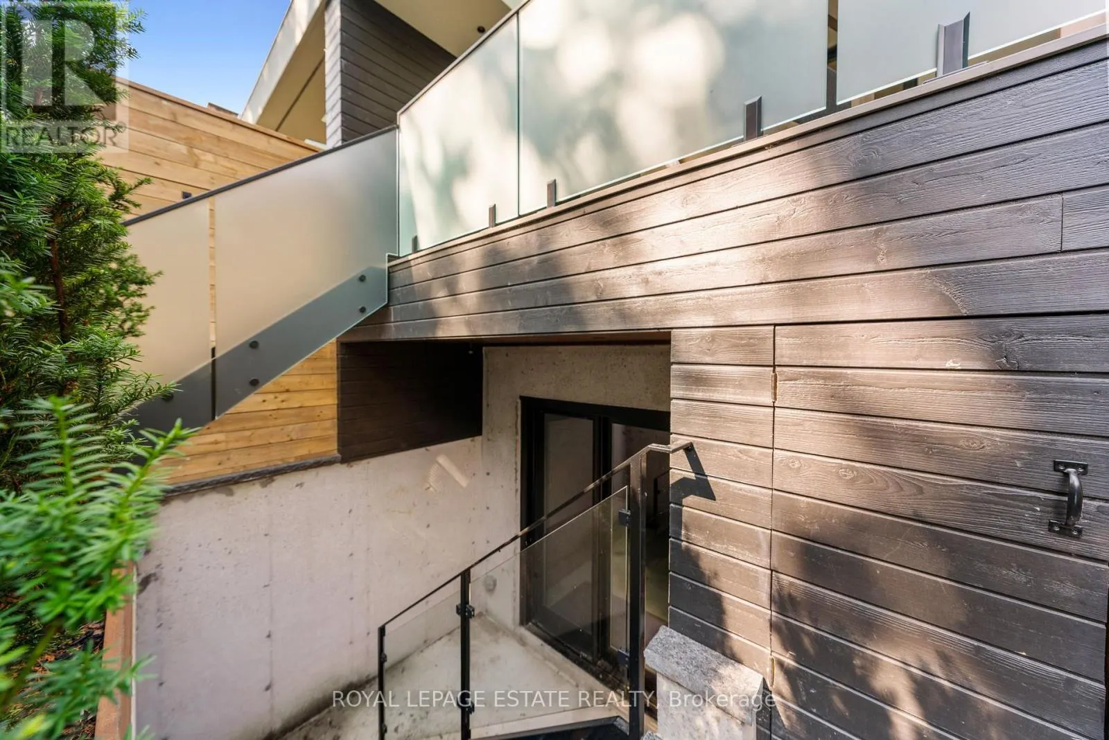 LOWER UNIT - 51 MACLEAN AVENUE