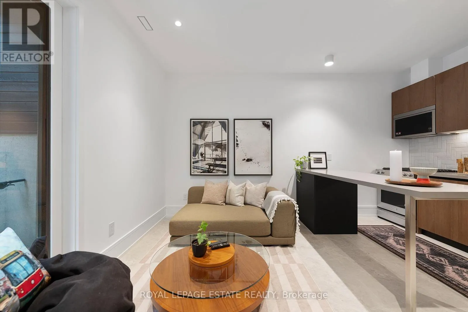 LOWER UNIT - 51 MACLEAN AVENUE