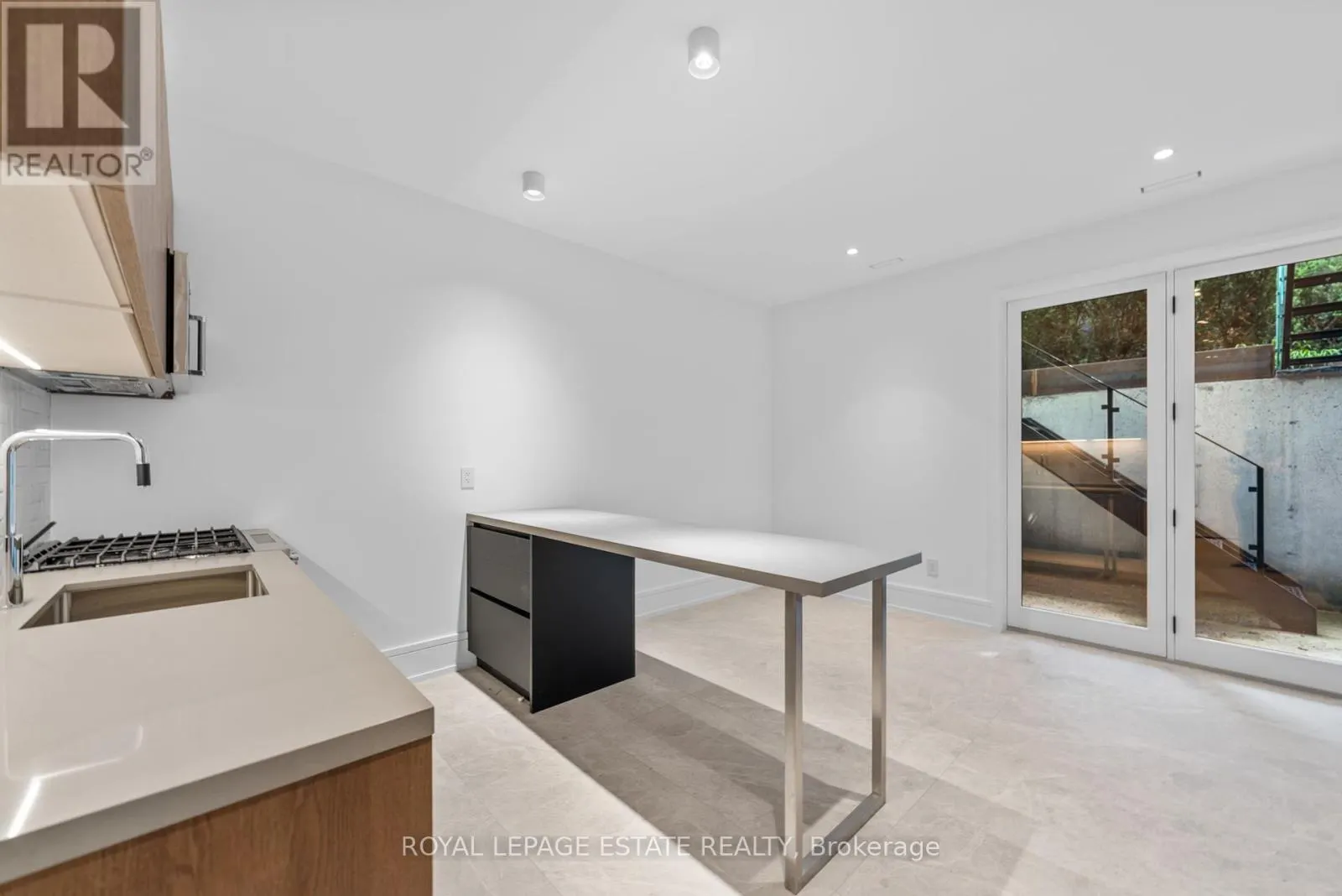 LOWER UNIT - 51 MACLEAN AVENUE