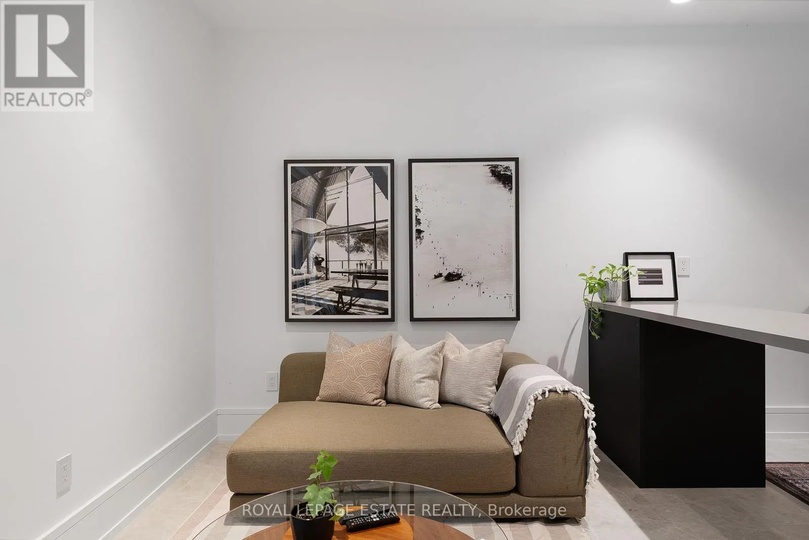 LOWER UNIT - 51 MACLEAN AVENUE
