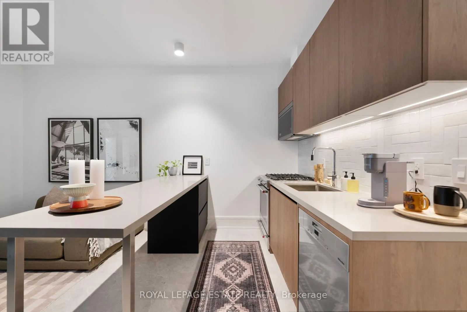 LOWER UNIT - 51 MACLEAN AVENUE