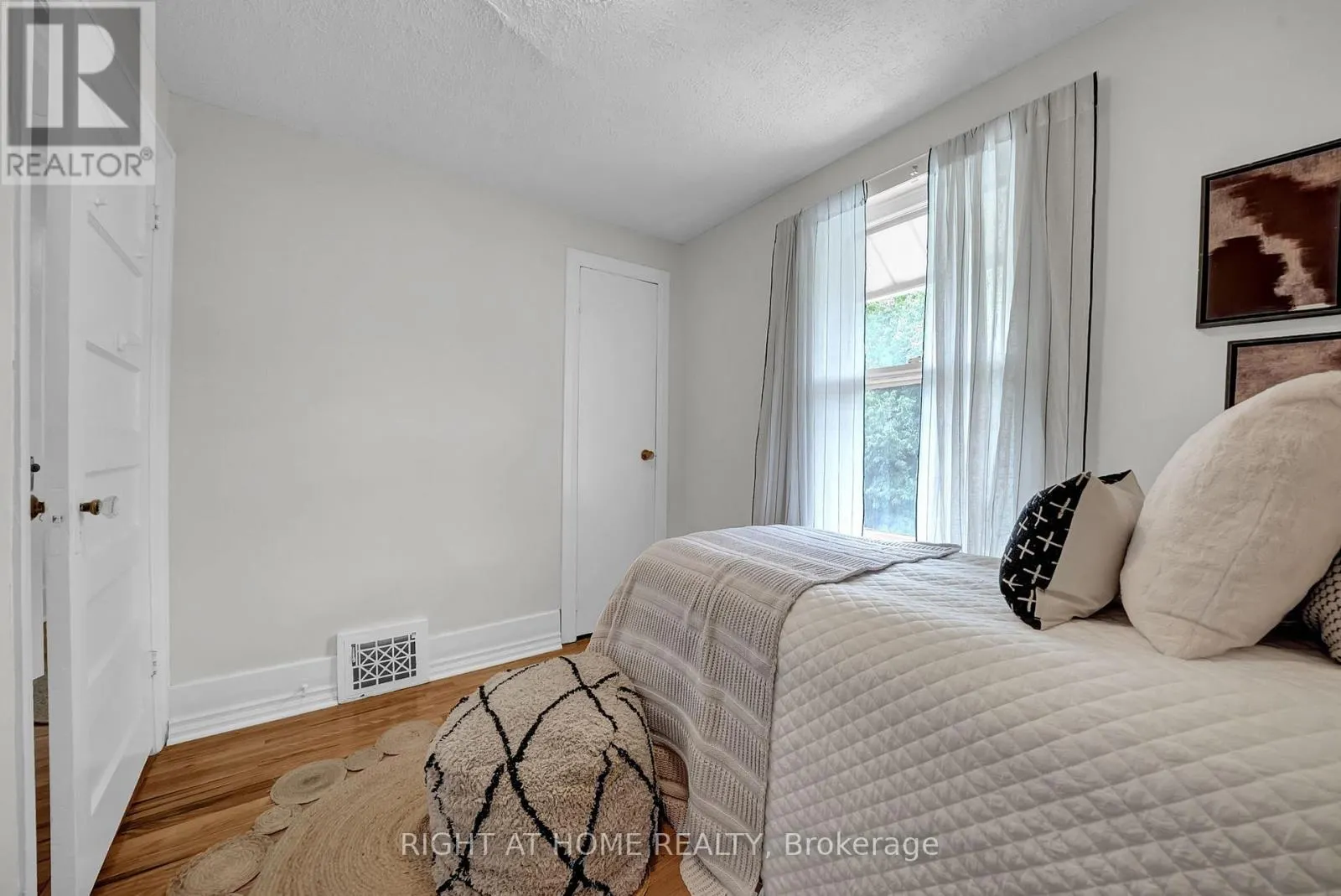 84 OSHAWA BOULEVARD N