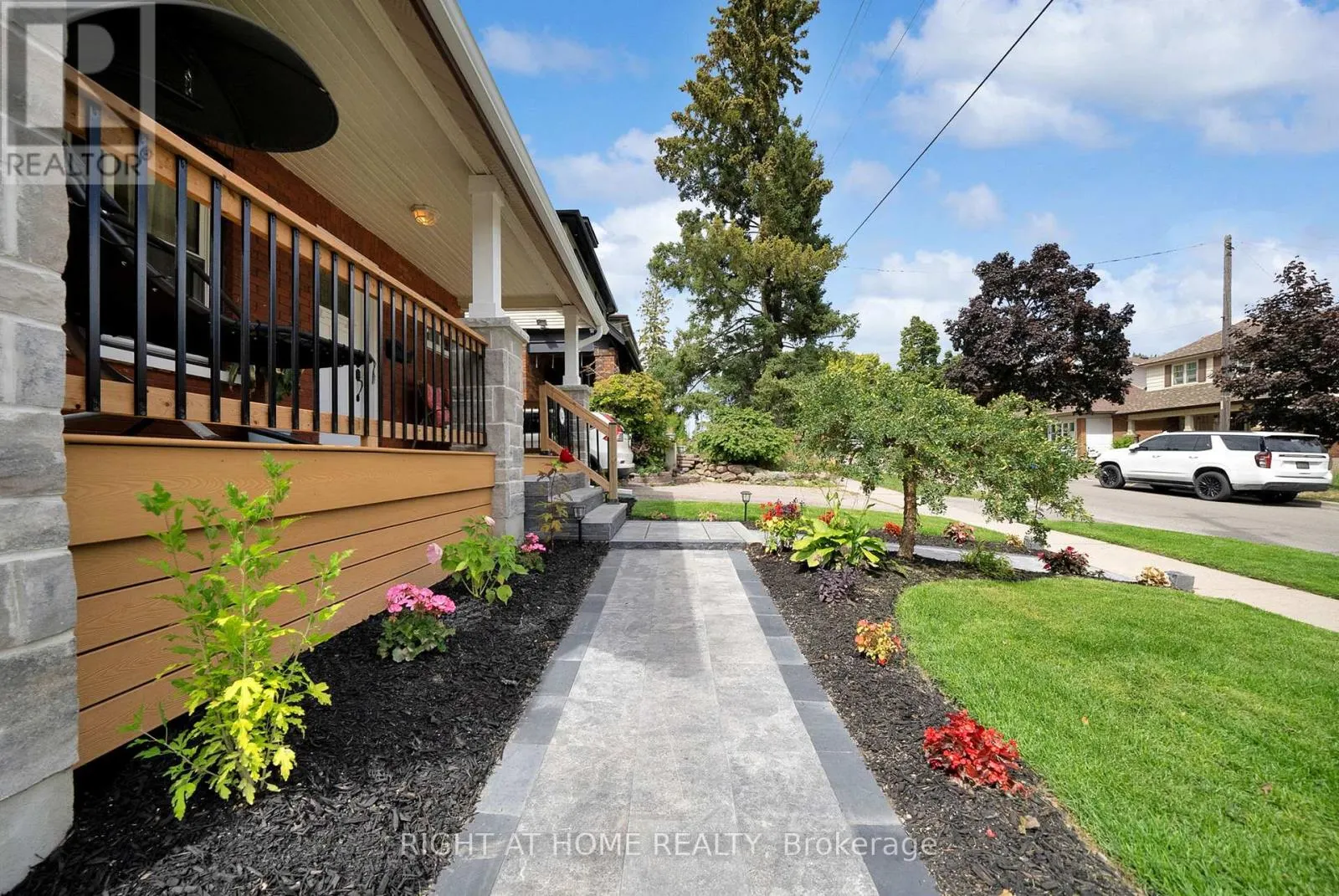 84 OSHAWA BOULEVARD N