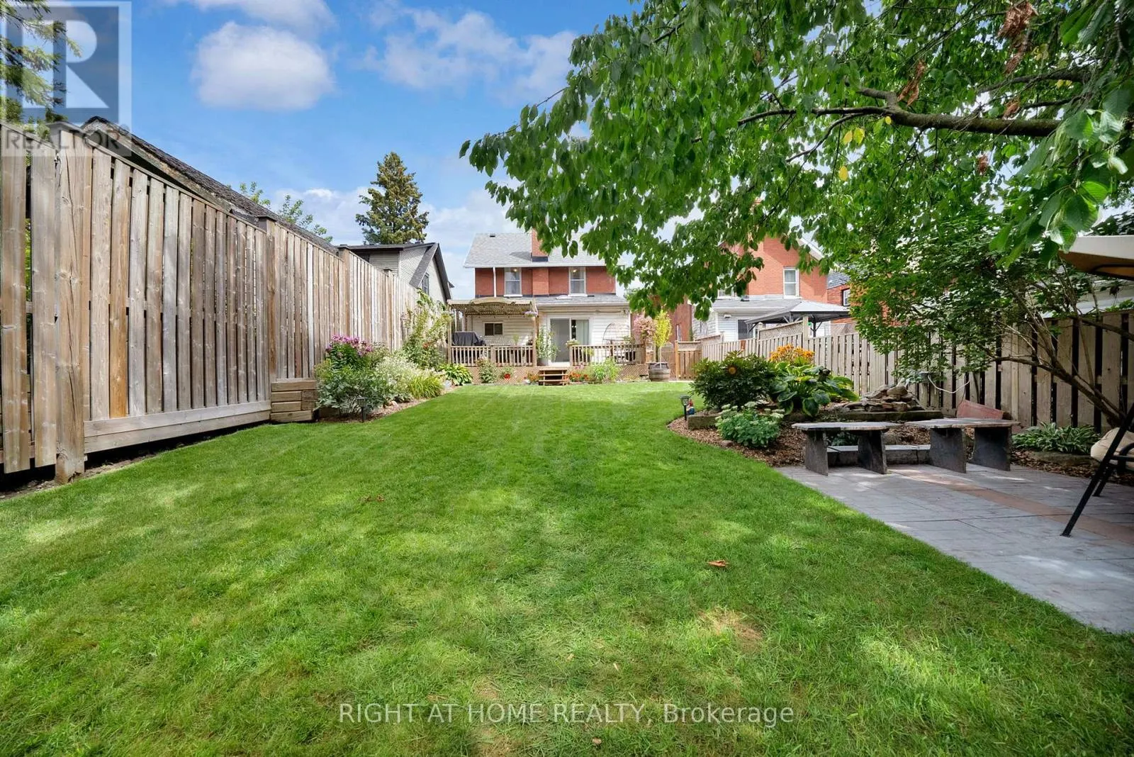 84 OSHAWA BOULEVARD N